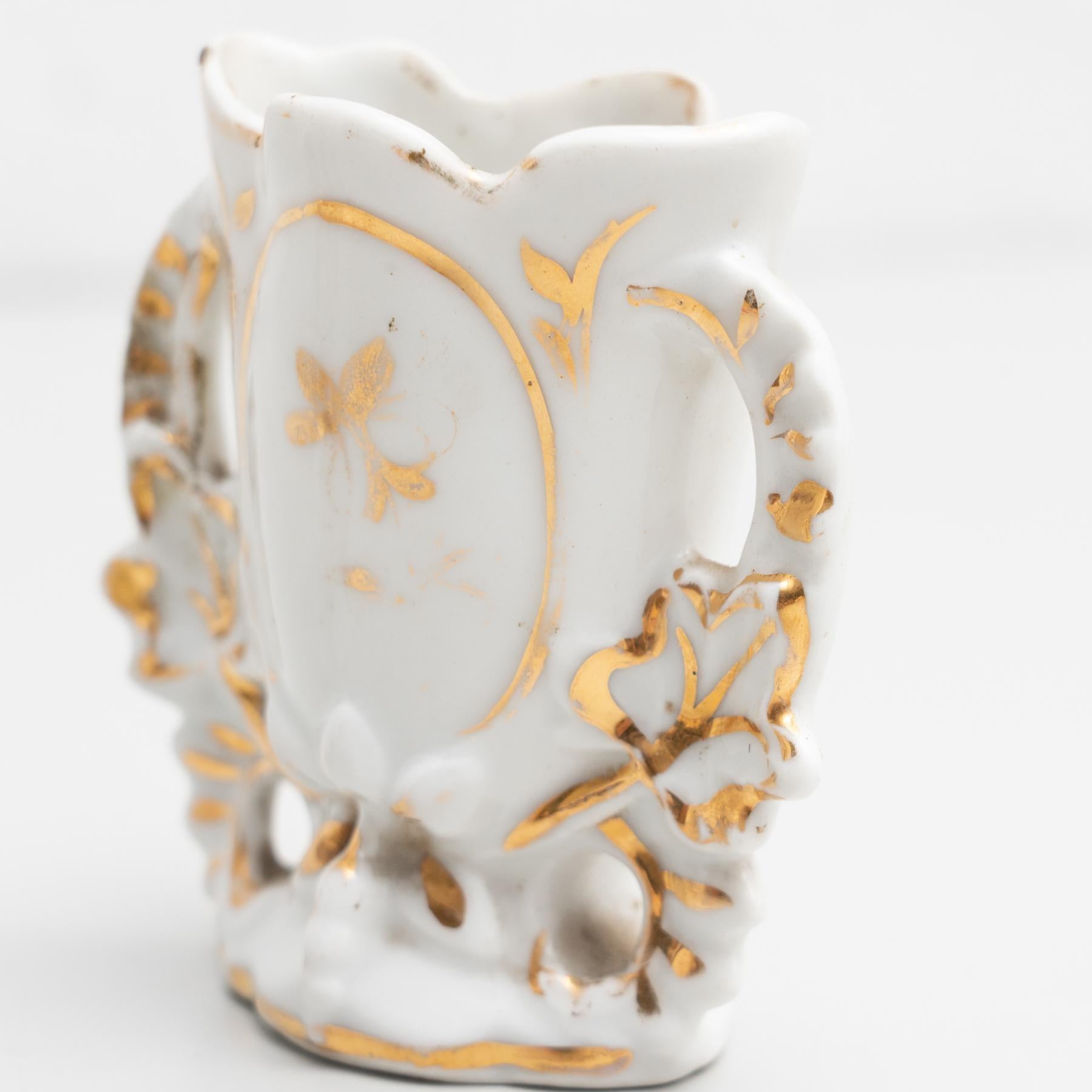 Set of Two Small Late 19th Century Spanish Serves Style Vases For Sale 8