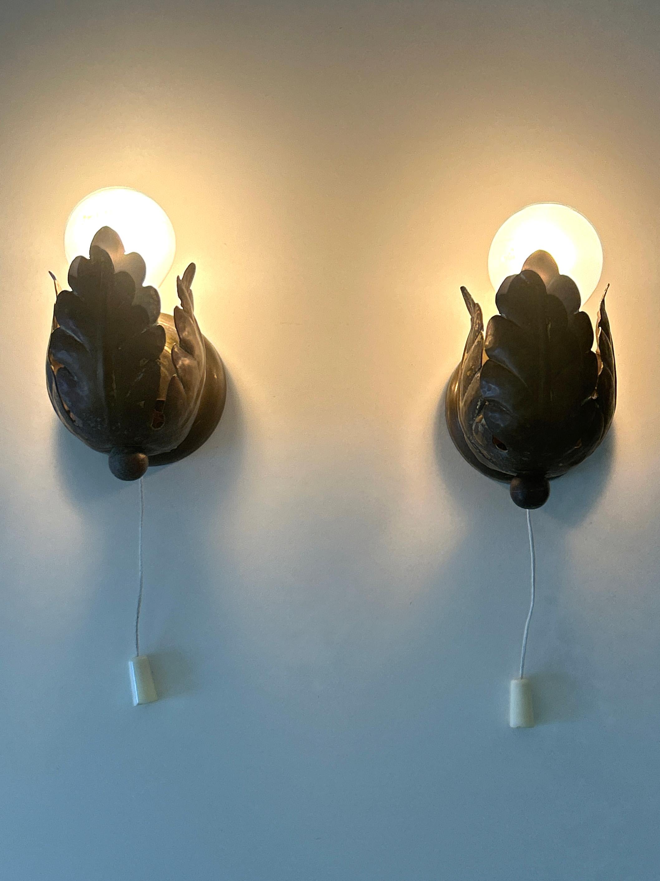 Set of Two Small & Lovely Mid-Century Brass Sconces 'Flower Buds' Germany 1950s For Sale 6