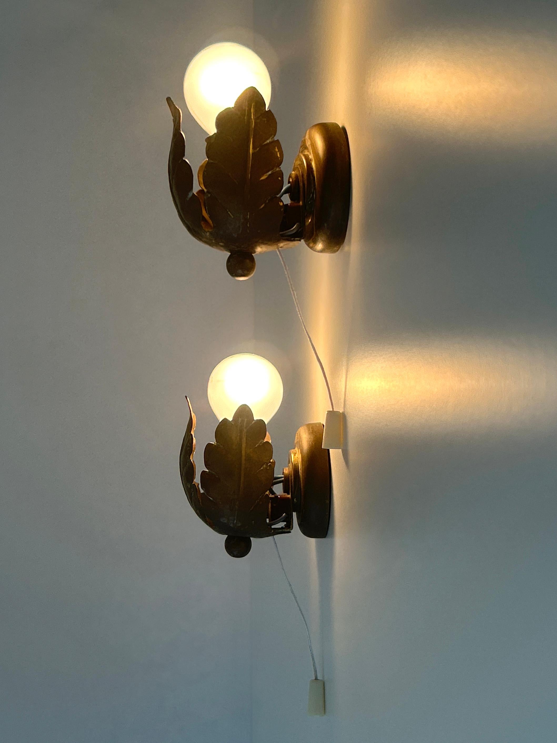 Set of Two Small & Lovely Mid-Century Brass Sconces 'Flower Buds' Germany 1950s For Sale 4