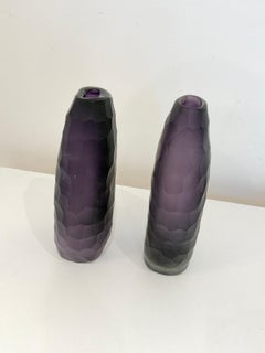 Set di due piccoli vasi in vetro di Murano sfaccettato viola, anni '70