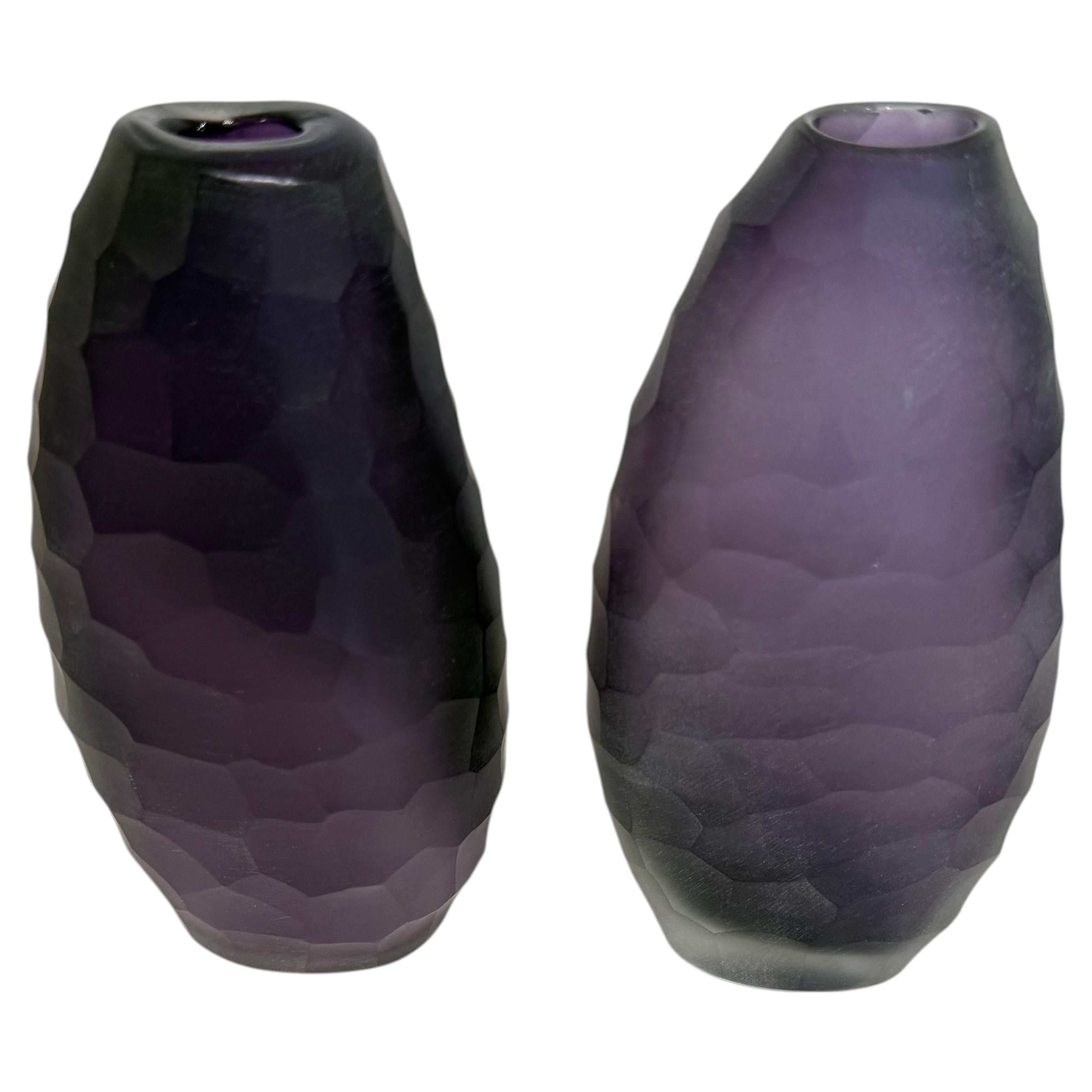 Ensemble de deux petits vases en verre de Murano à facettes violettes, années 1970