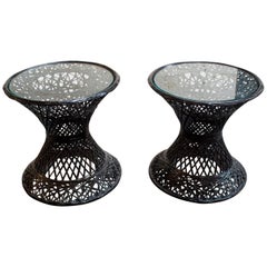 Ensemble de deux petites tables d'appoint de patio en fibre de verre filée Russell Woodard