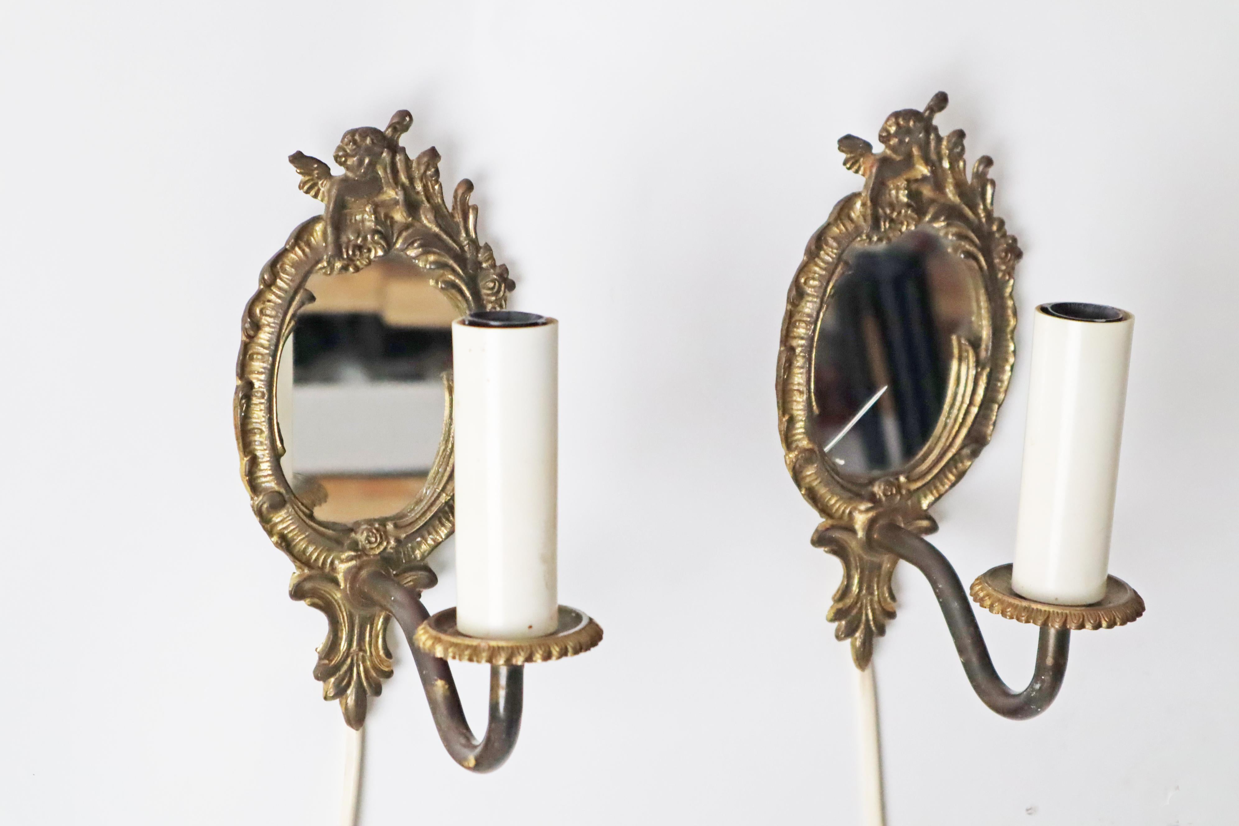 Metallo Set di due piccole lampade da parete con specchio, anni '60, Francia. in vendita