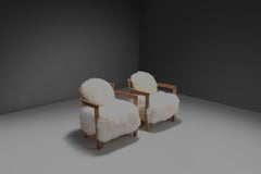 Set aus zwei massiven Eichen- und Off-White-Schafsfellstühlen, Schweiz, 1970er Jahre