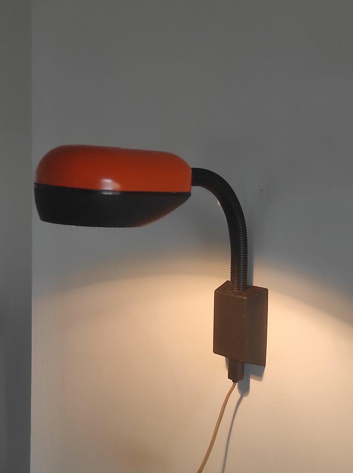 Plastique Ensemble de deux lampes murales A Space 1970 en vente