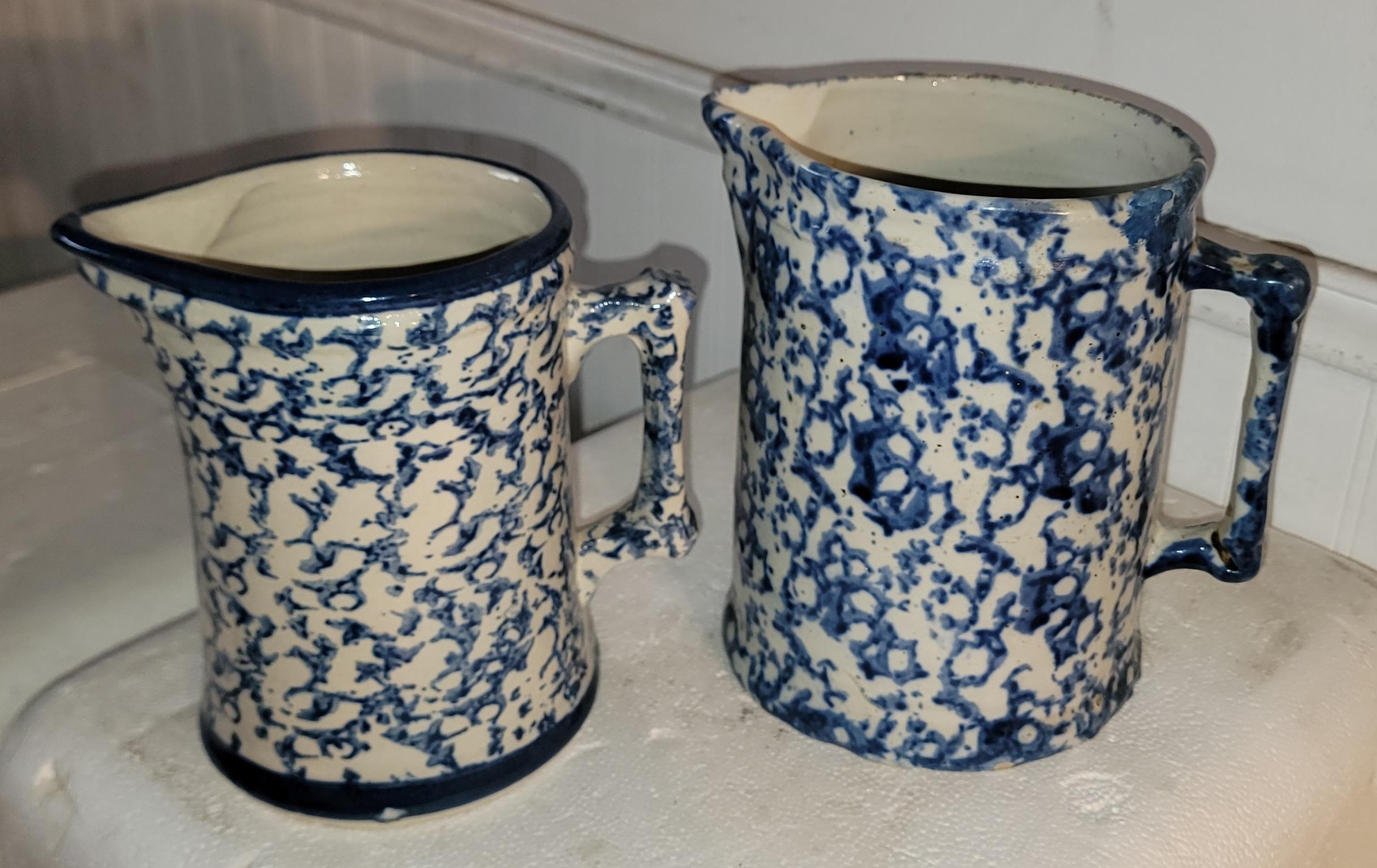 Artisanat Ensemble de deux pichets en éponge -2 en vente