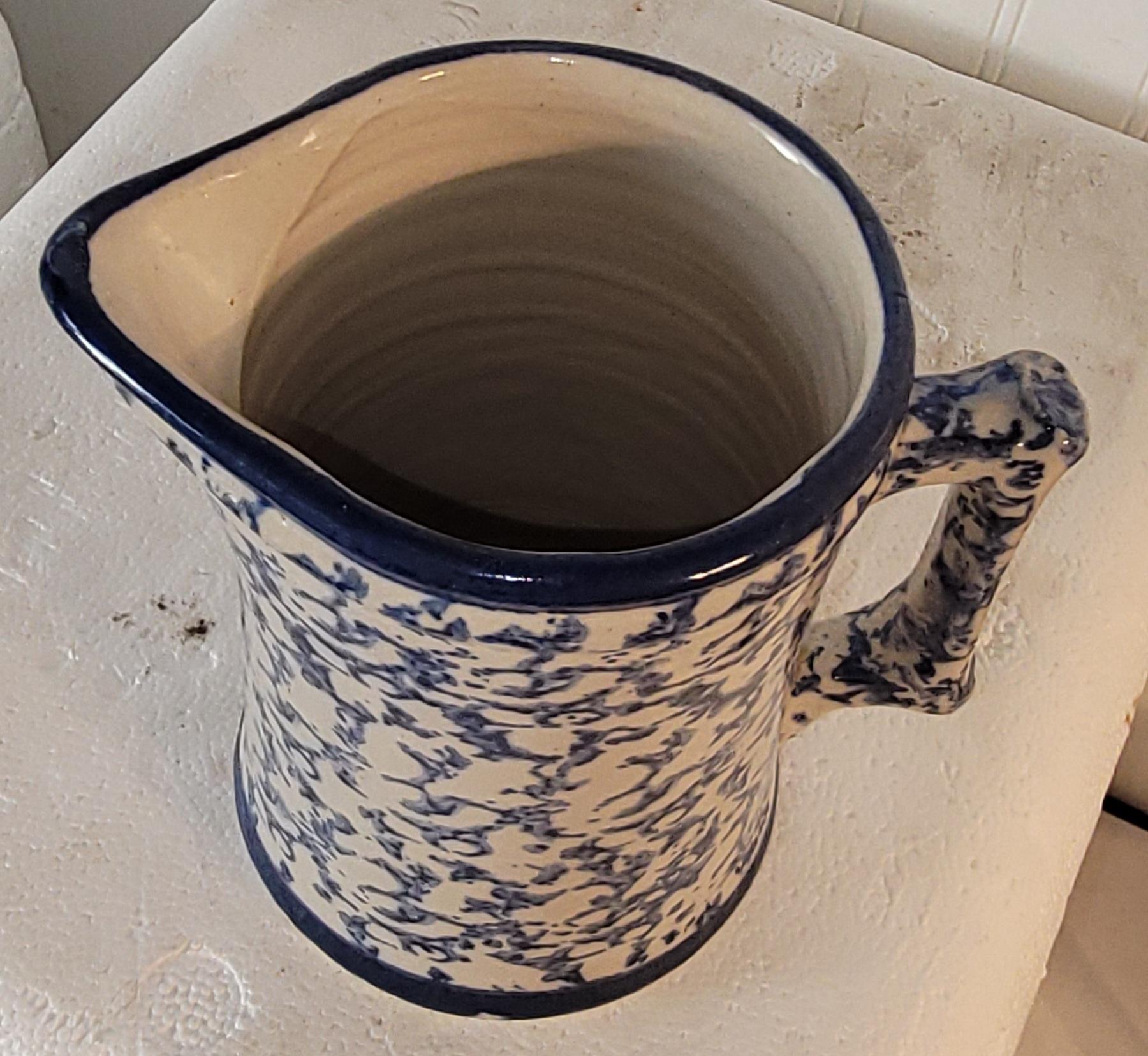 XIXe siècle Ensemble de deux pichets en éponge -2 en vente