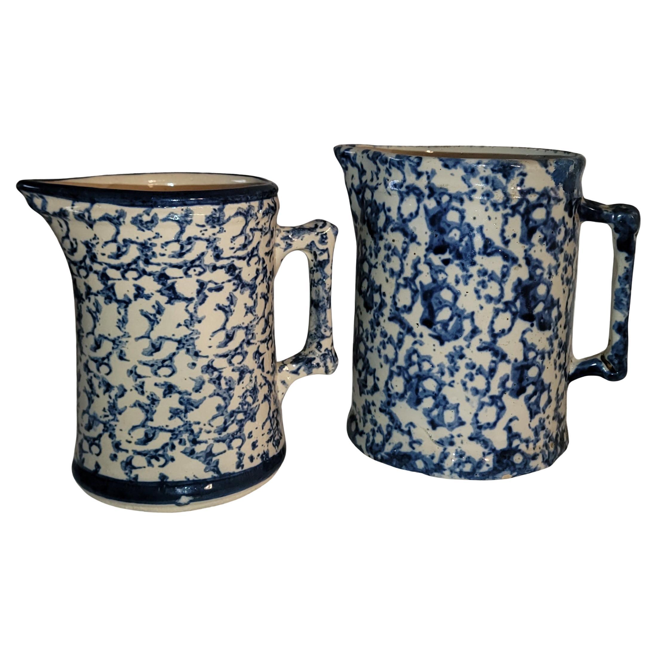 Ensemble de deux pichets en éponge -2 en vente