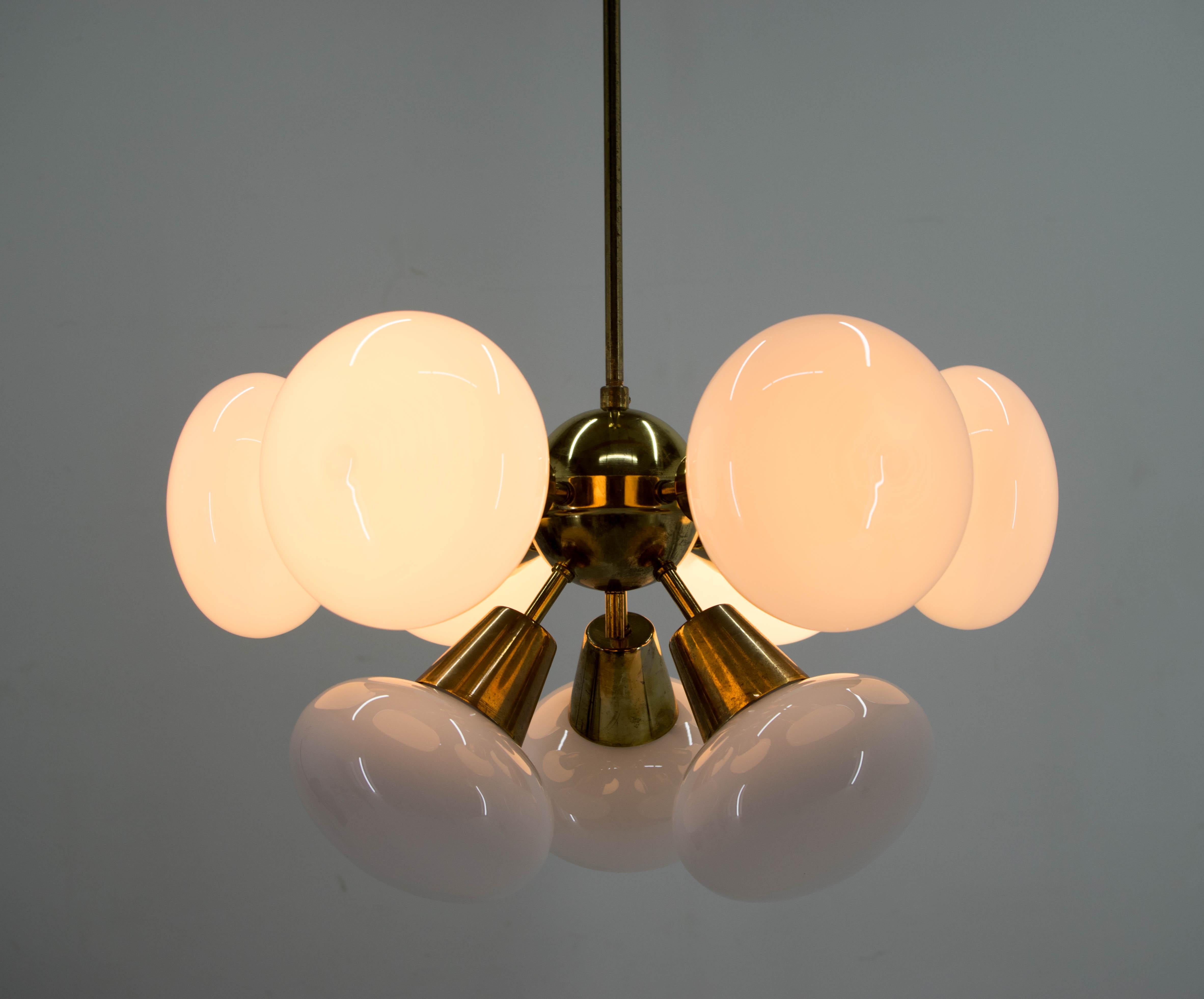 Set di due lampadari Sputnik di Kamenicky Senov, anni '70 in vendita 6