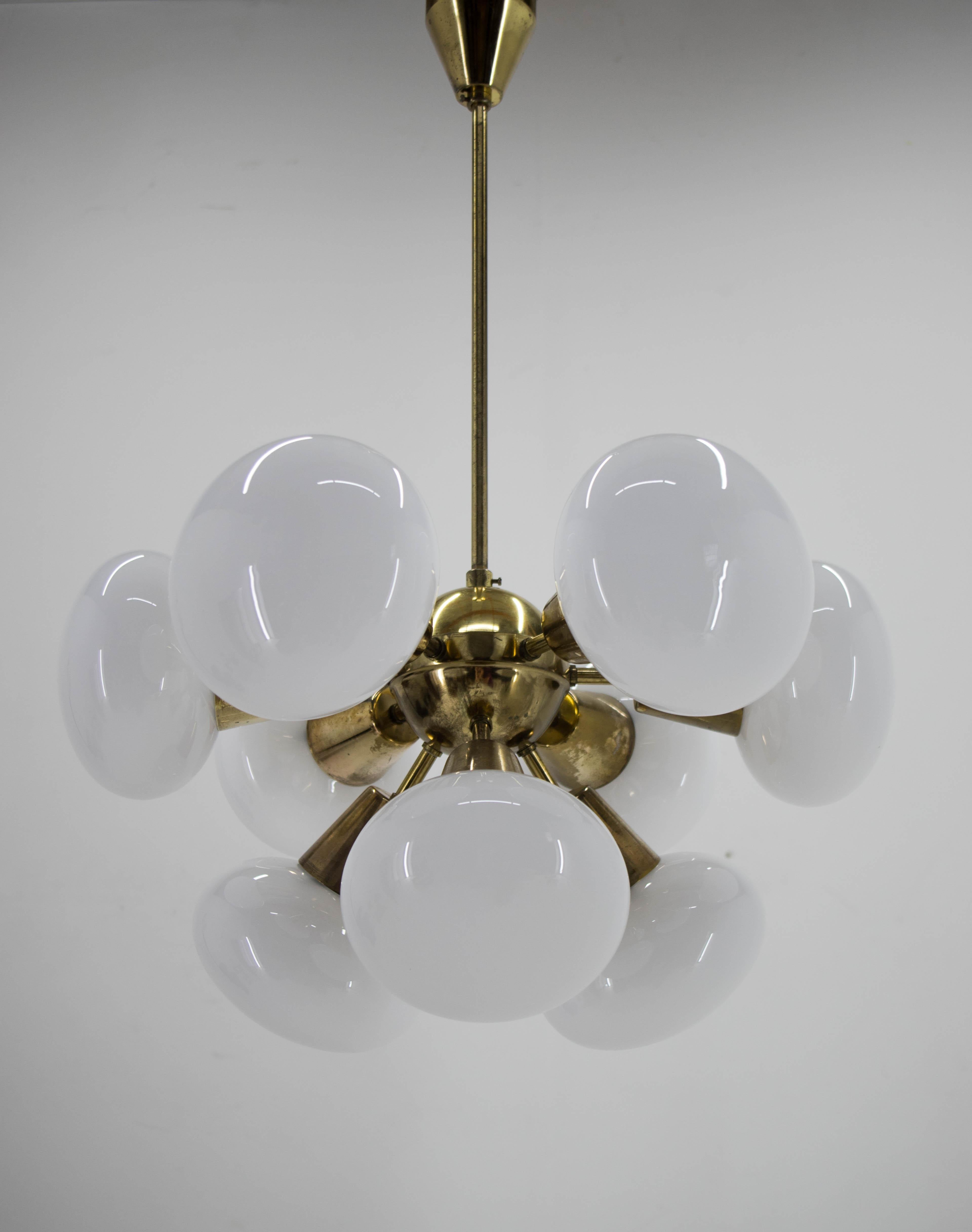 Mid-Century moderno Set di due lampadari Sputnik di Kamenicky Senov, anni '70 in vendita