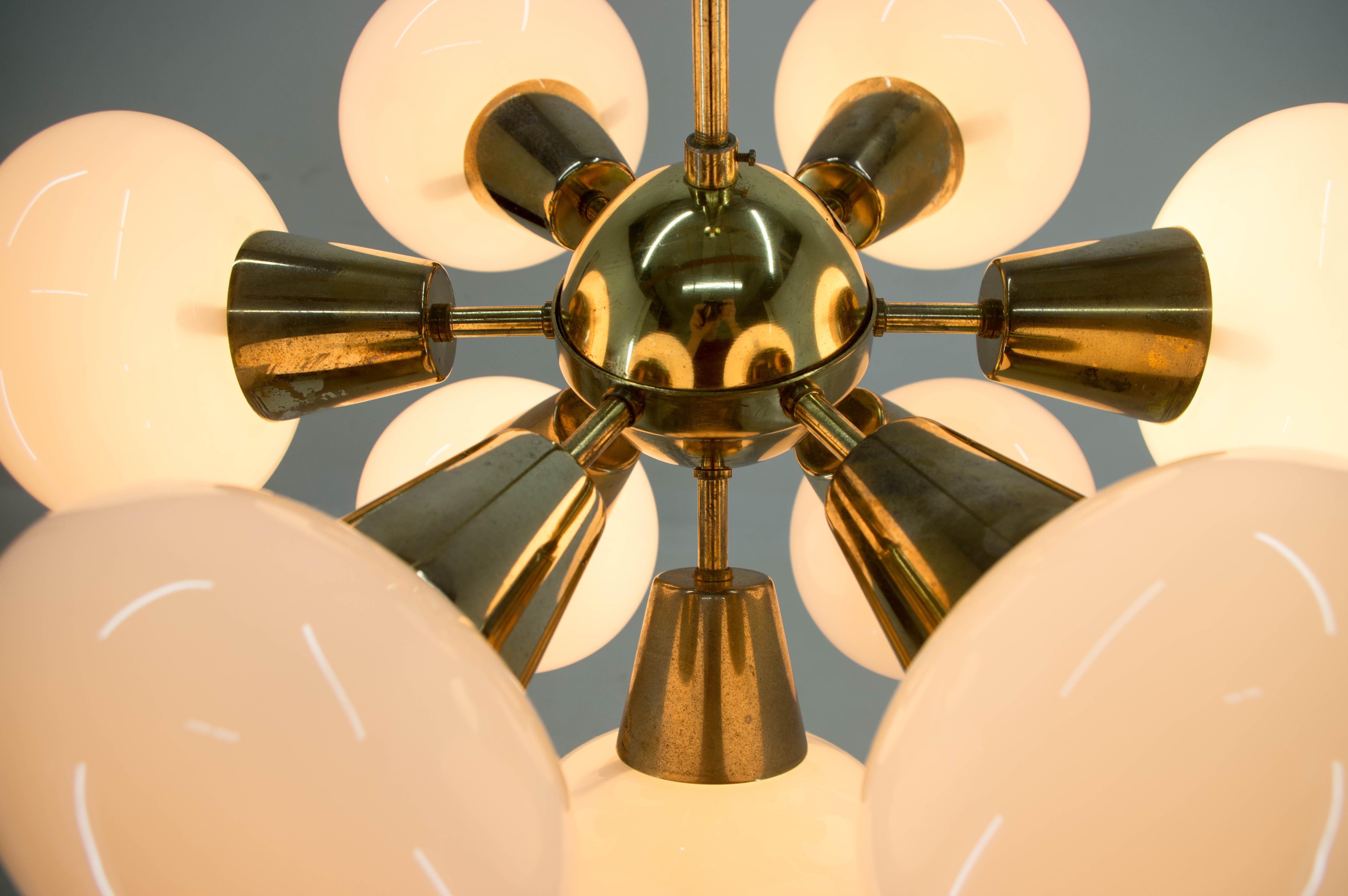 Ceco Set di due lampadari Sputnik di Kamenicky Senov, anni '70 in vendita