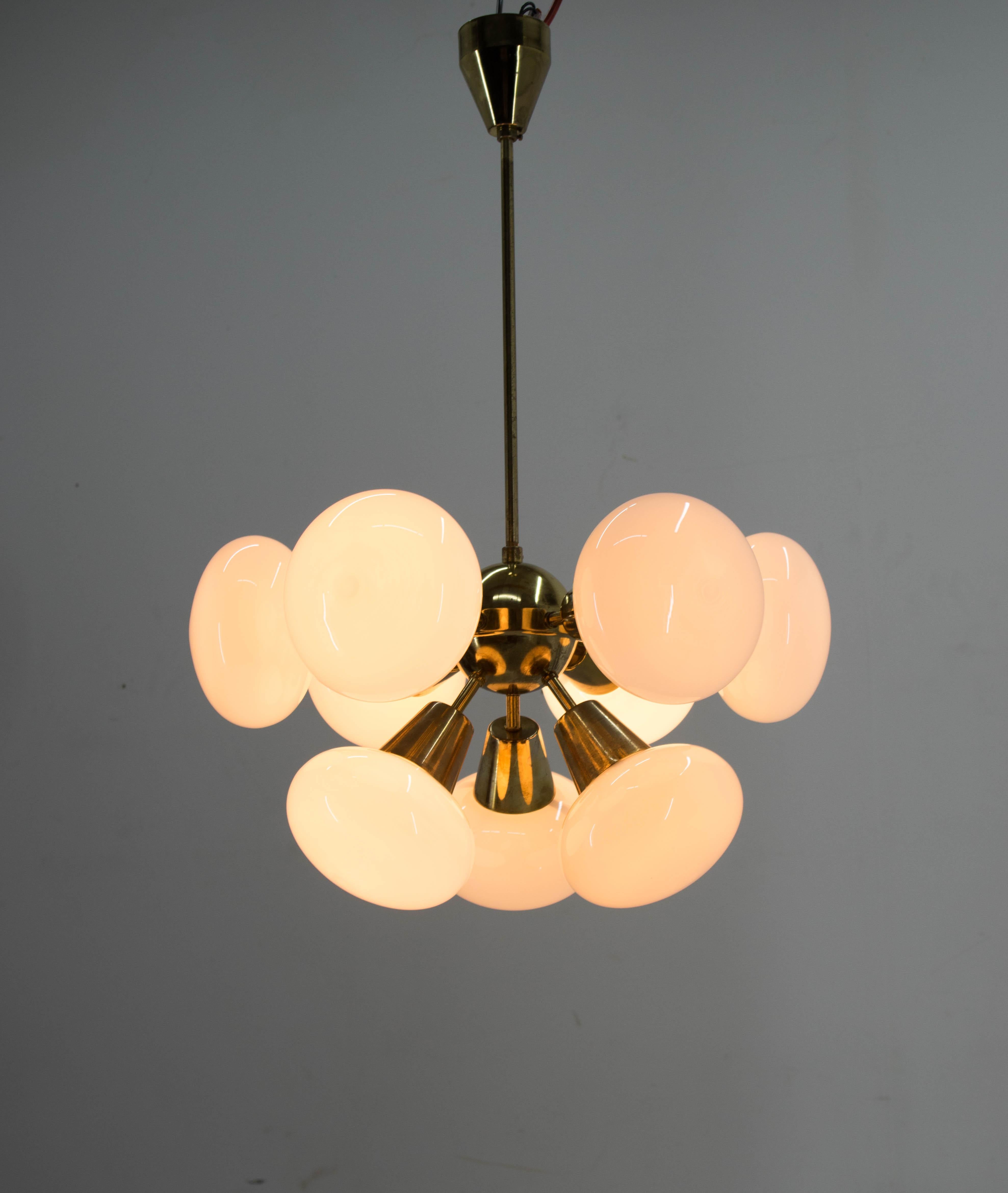 Set di due lampadari Sputnik di Kamenicky Senov, anni '70 in vendita 1
