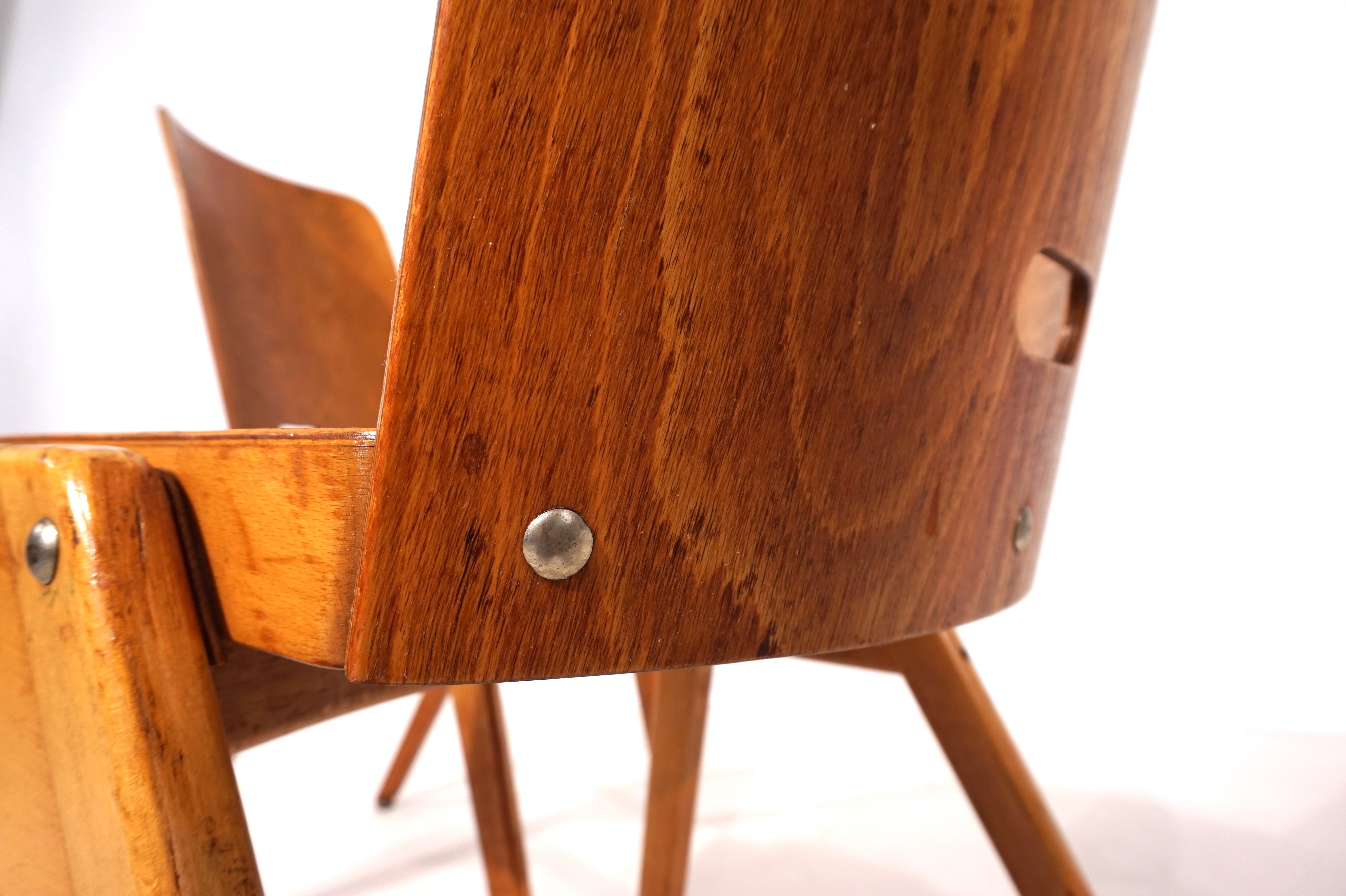 Juego de dos sillas de comedor apilables de madera contrachapada, 1960 Alemán en venta