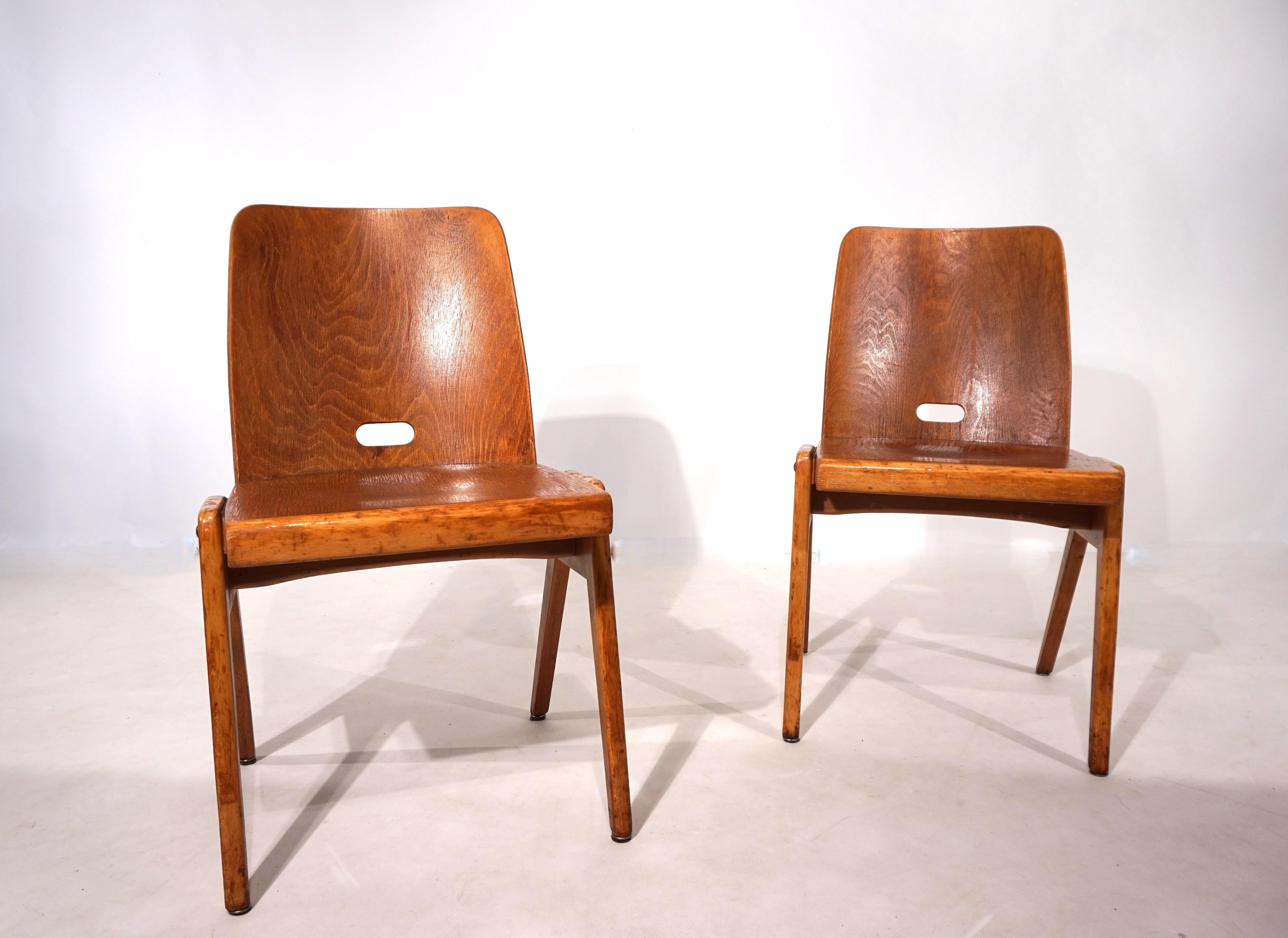 Juego de dos sillas de comedor apilables de madera contrachapada, 1960 en Bueno estado para la venta en Ludwigslust, DE