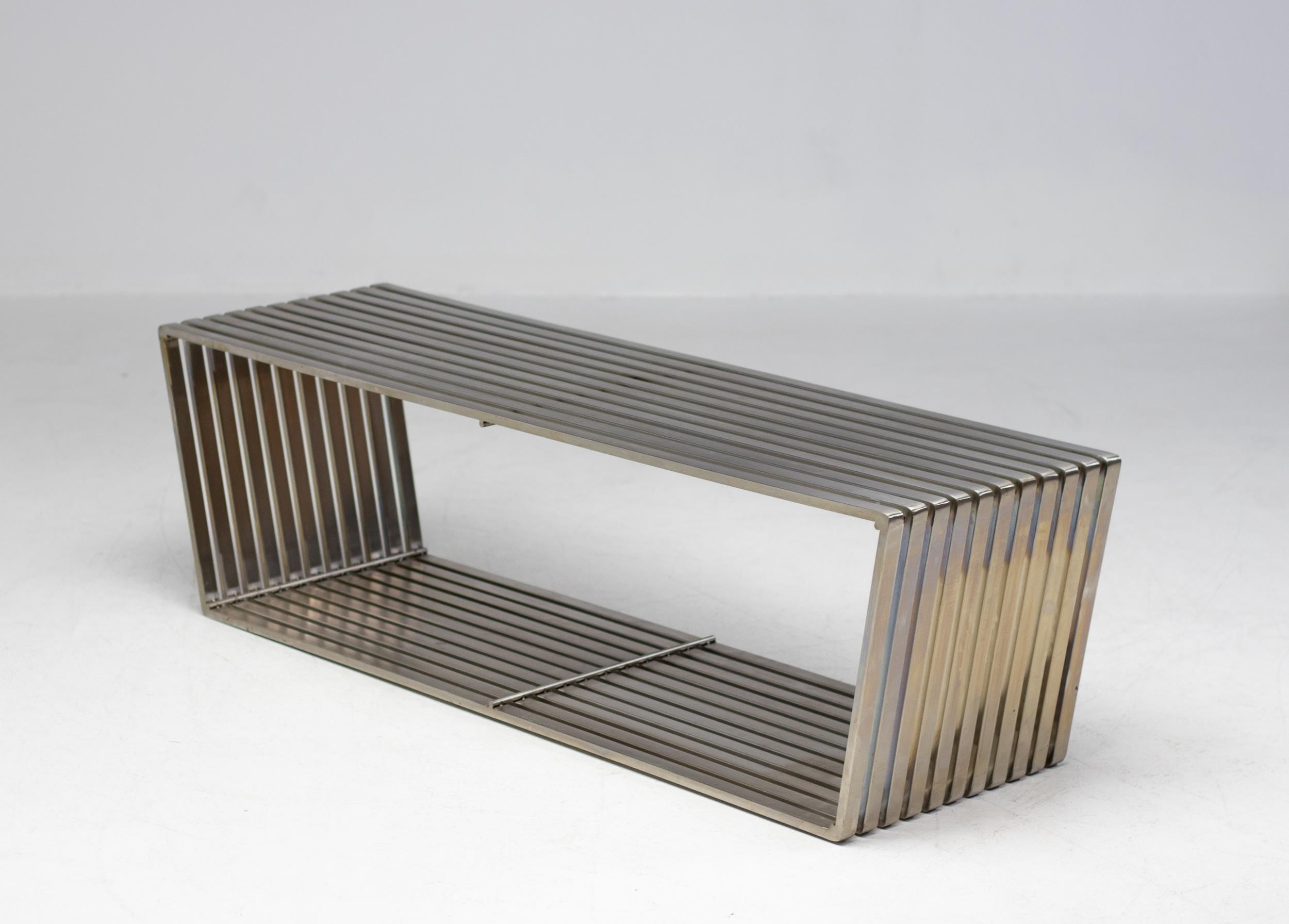 Set of 2 one-off museum benches completely executed in stainless steel.
Because there is no upside or downside they can be used in many configurations.
The long bench is 140 cm long, the other one is 55 cm long.
Intelligent design by an architect