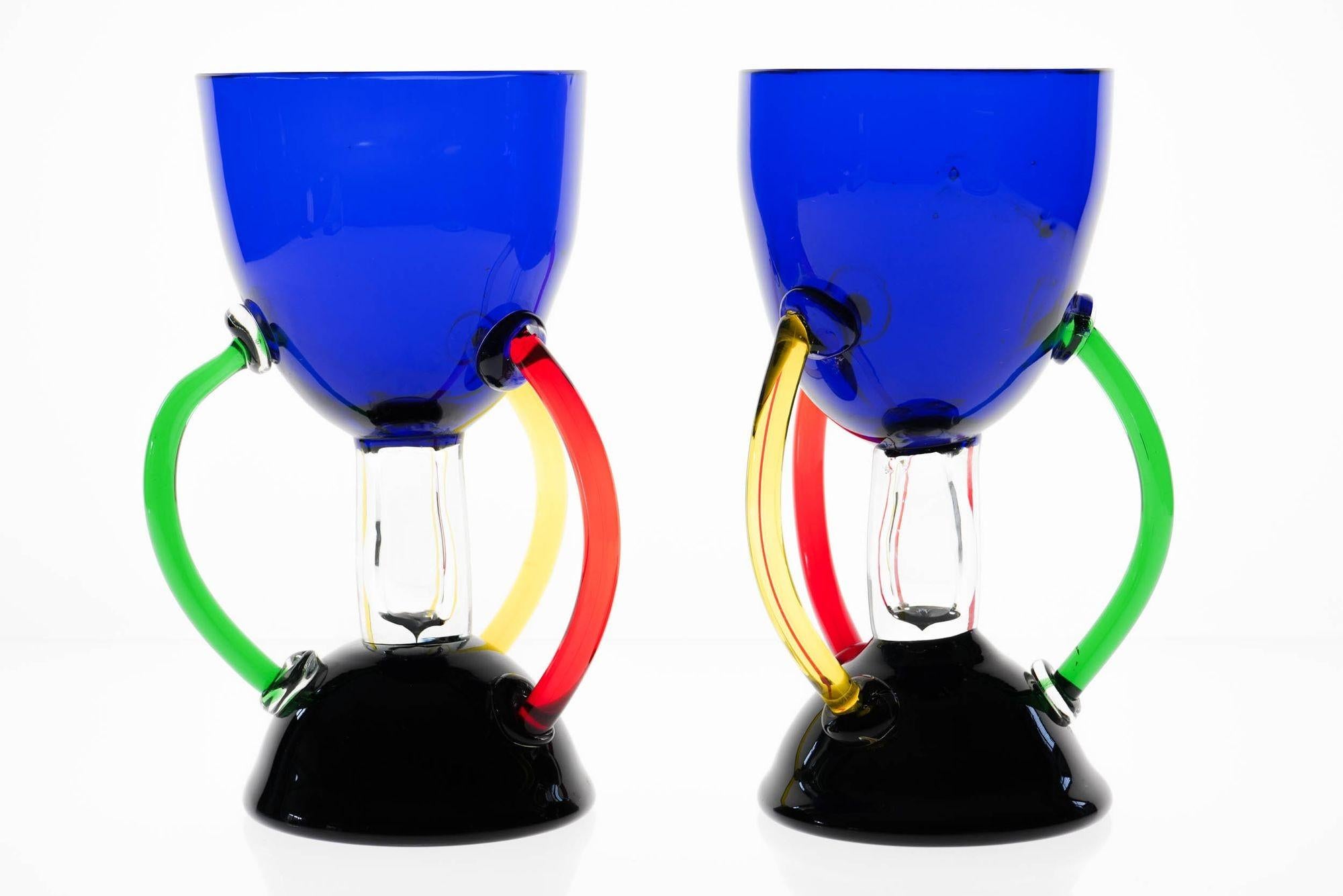 XX secolo Set di due bicchieri o tazze con stelo e una ciotola. 80s. in vendita