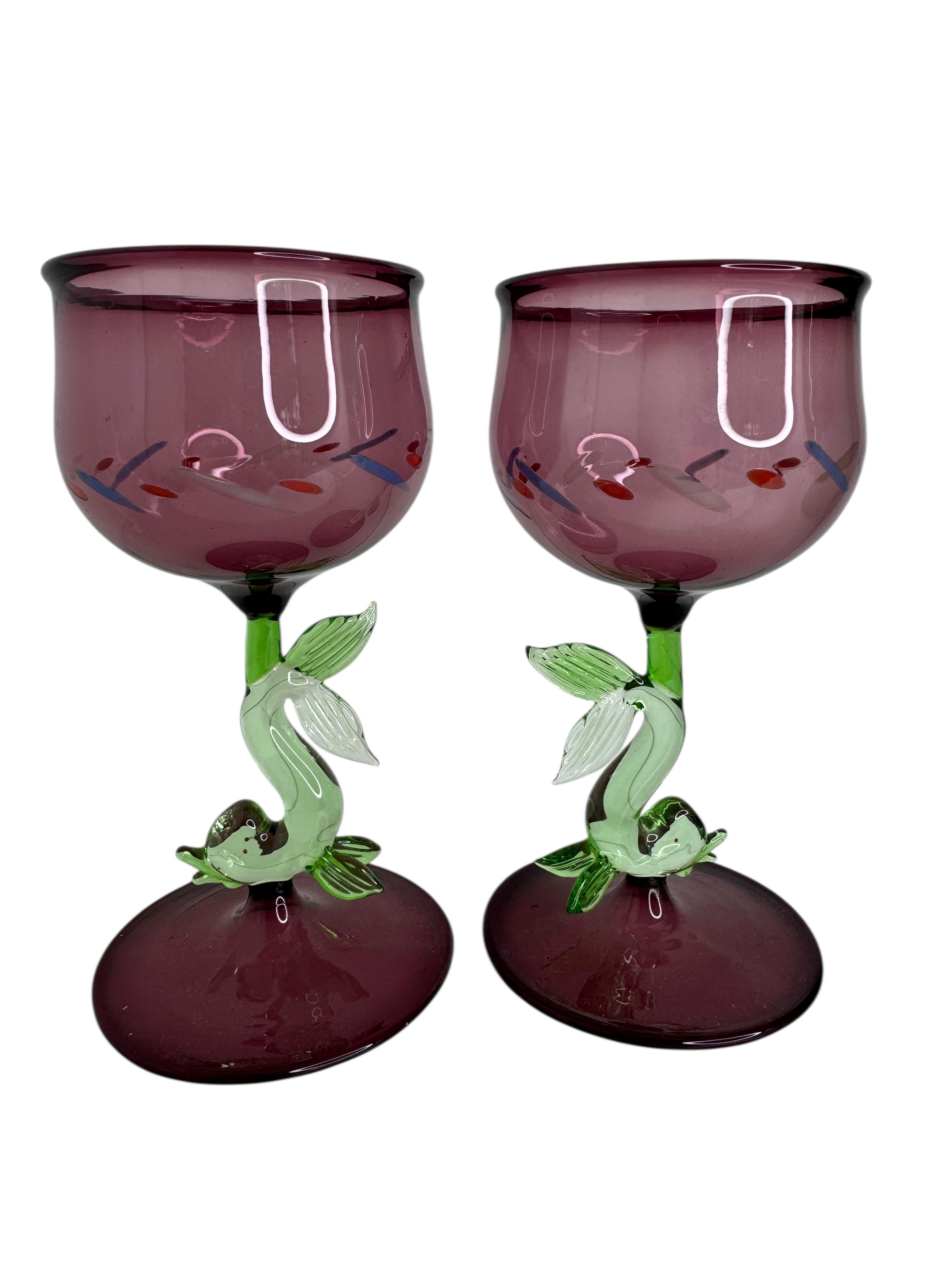 Allemand Lot de deux verres à pied, verre à vin, pied en forme de poisson dauphin, Bimini Art Vintage Autriche en vente