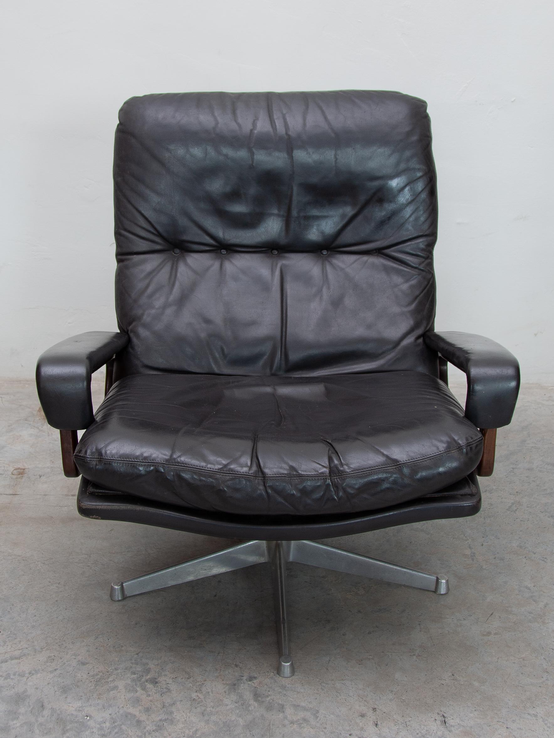 Suisse Ensemble de deux fauteuils de salon pivotants Strässle, conçus par André Vandenbeuck, 1963 en vente