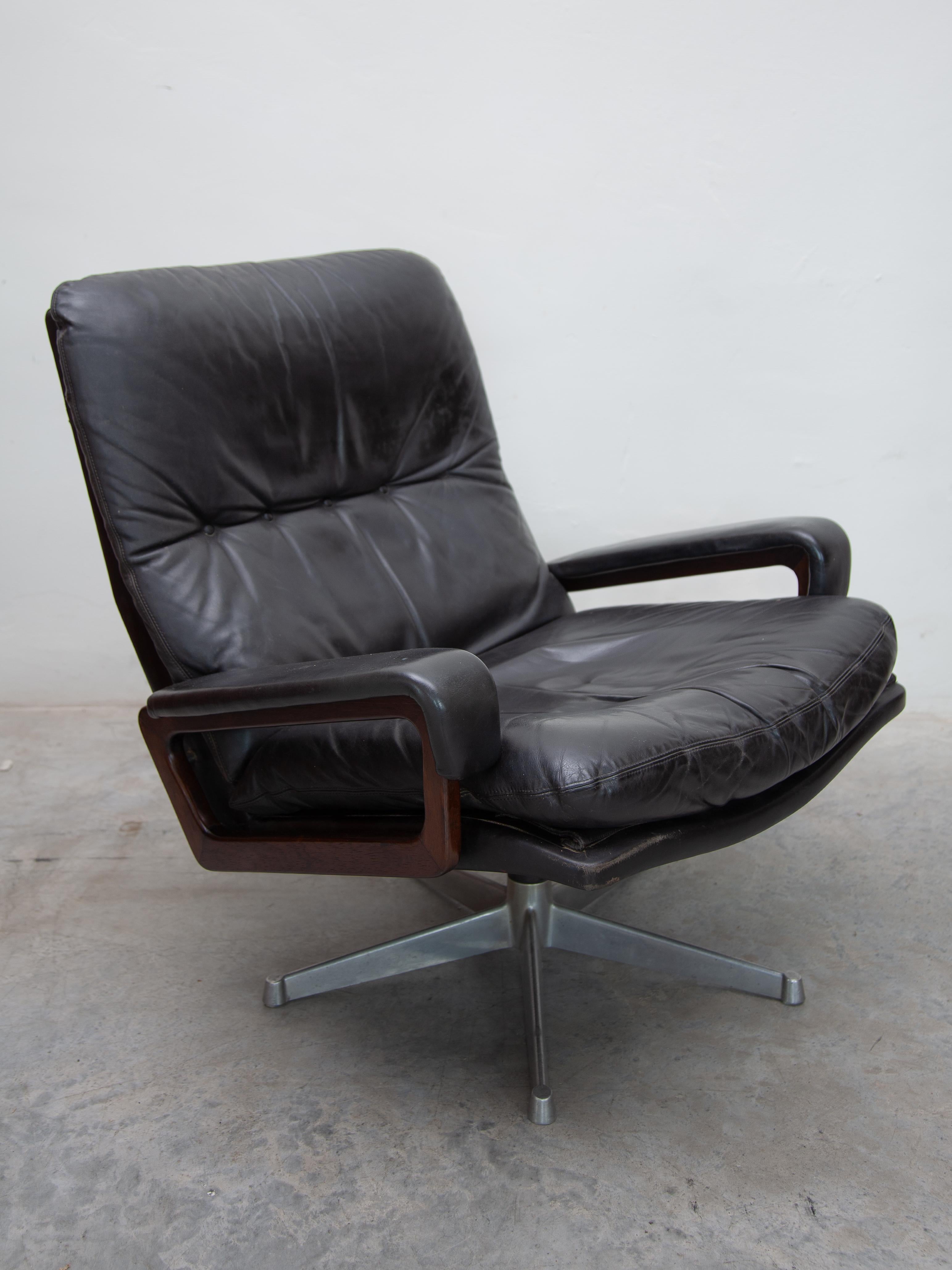 Fait main Ensemble de deux fauteuils de salon pivotants Strässle, conçus par André Vandenbeuck, 1963 en vente