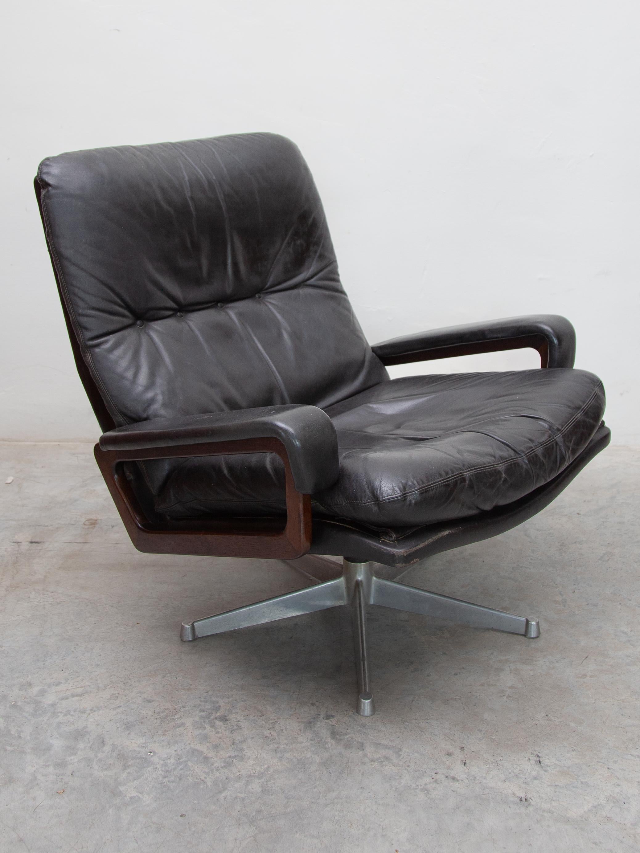 Ensemble de deux fauteuils de salon pivotants Strässle, conçus par André Vandenbeuck, 1963 Bon état - En vente à Antwerp, BE