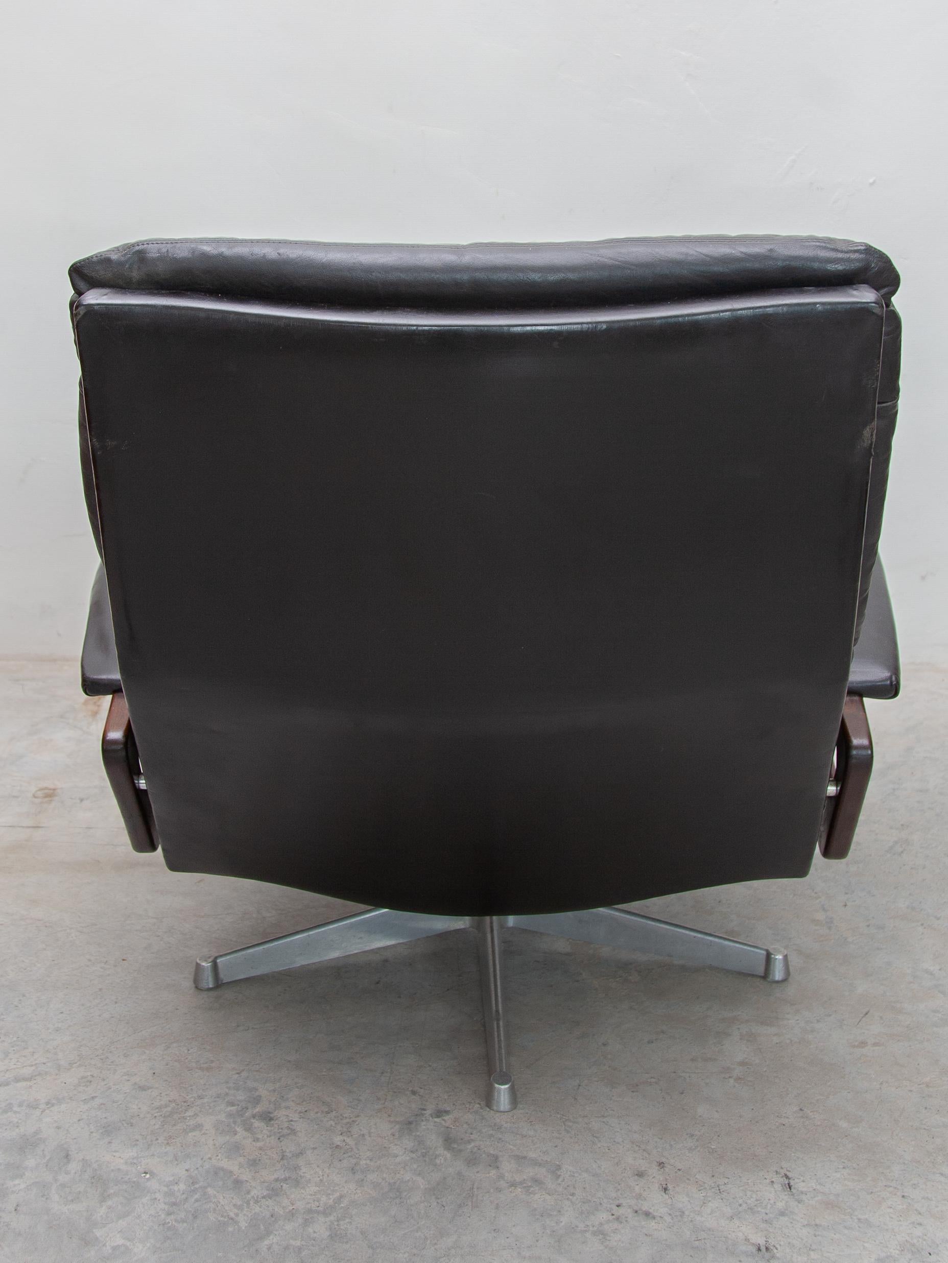 Aluminium Ensemble de deux fauteuils de salon pivotants Strässle, conçus par André Vandenbeuck, 1963 en vente