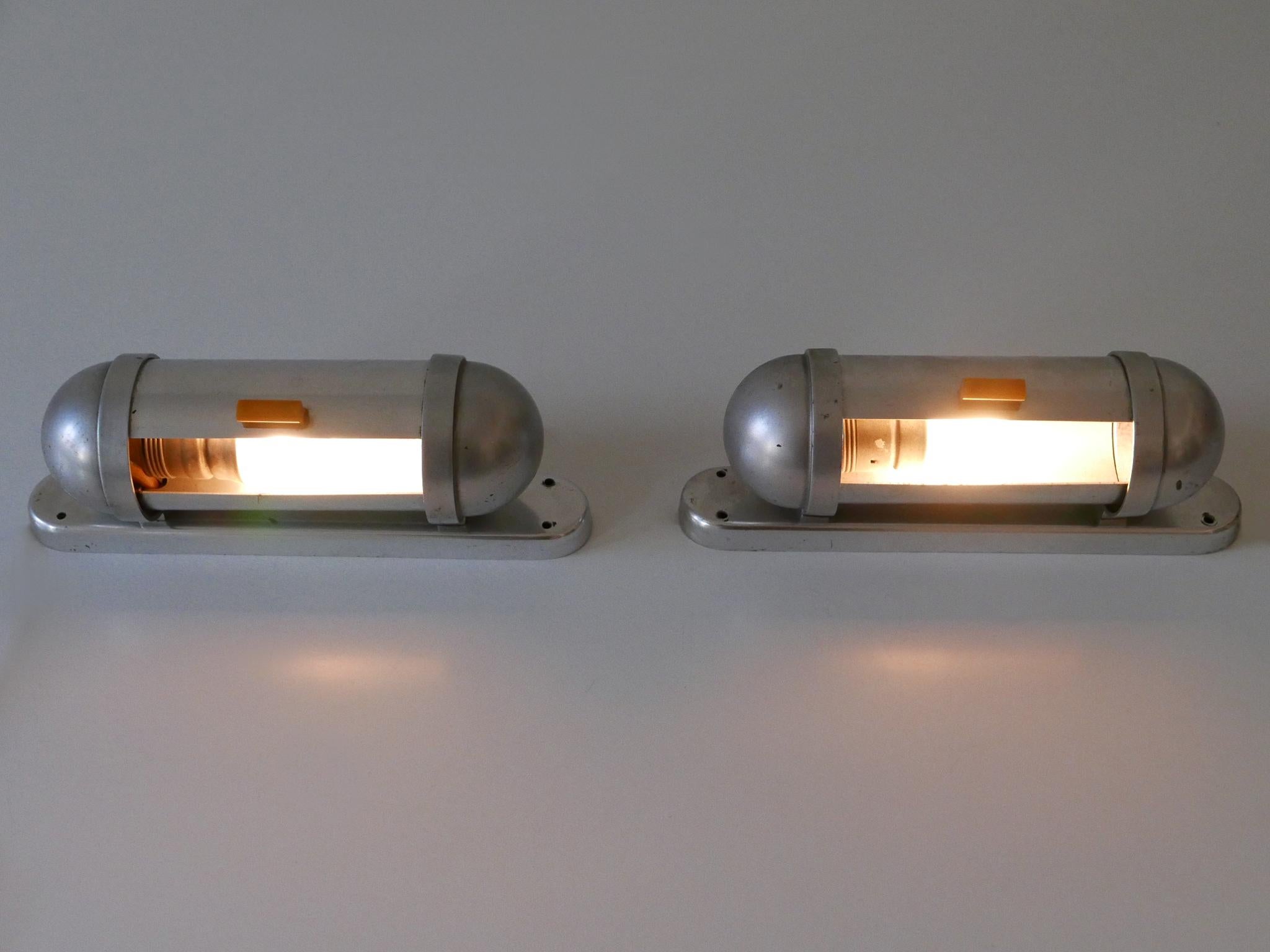 Tedesco Set di due lampade da tavolo Streamline Design/One di König Germania anni '40 in vendita