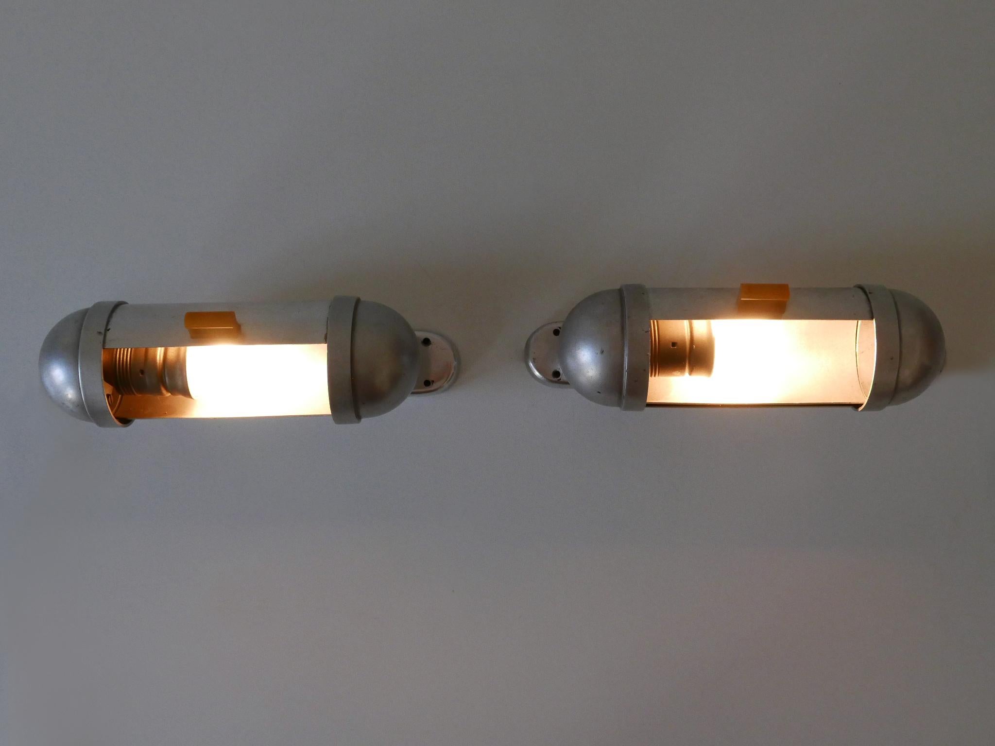 Metà XX secolo Set di due lampade da tavolo Streamline Design/One di König Germania anni '40 in vendita