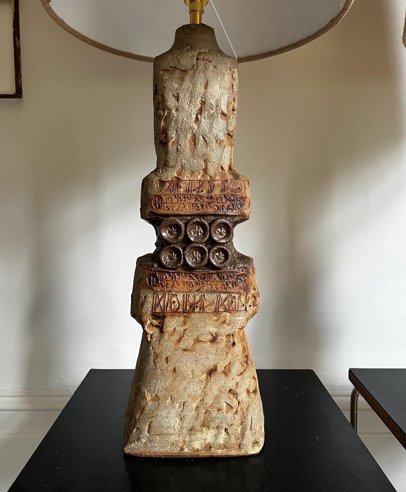 Juego de dos lámparas de cerámica Studio en tonos naturales de Bernard Rooke, Inglaterra en Bueno estado para la venta en London, GB