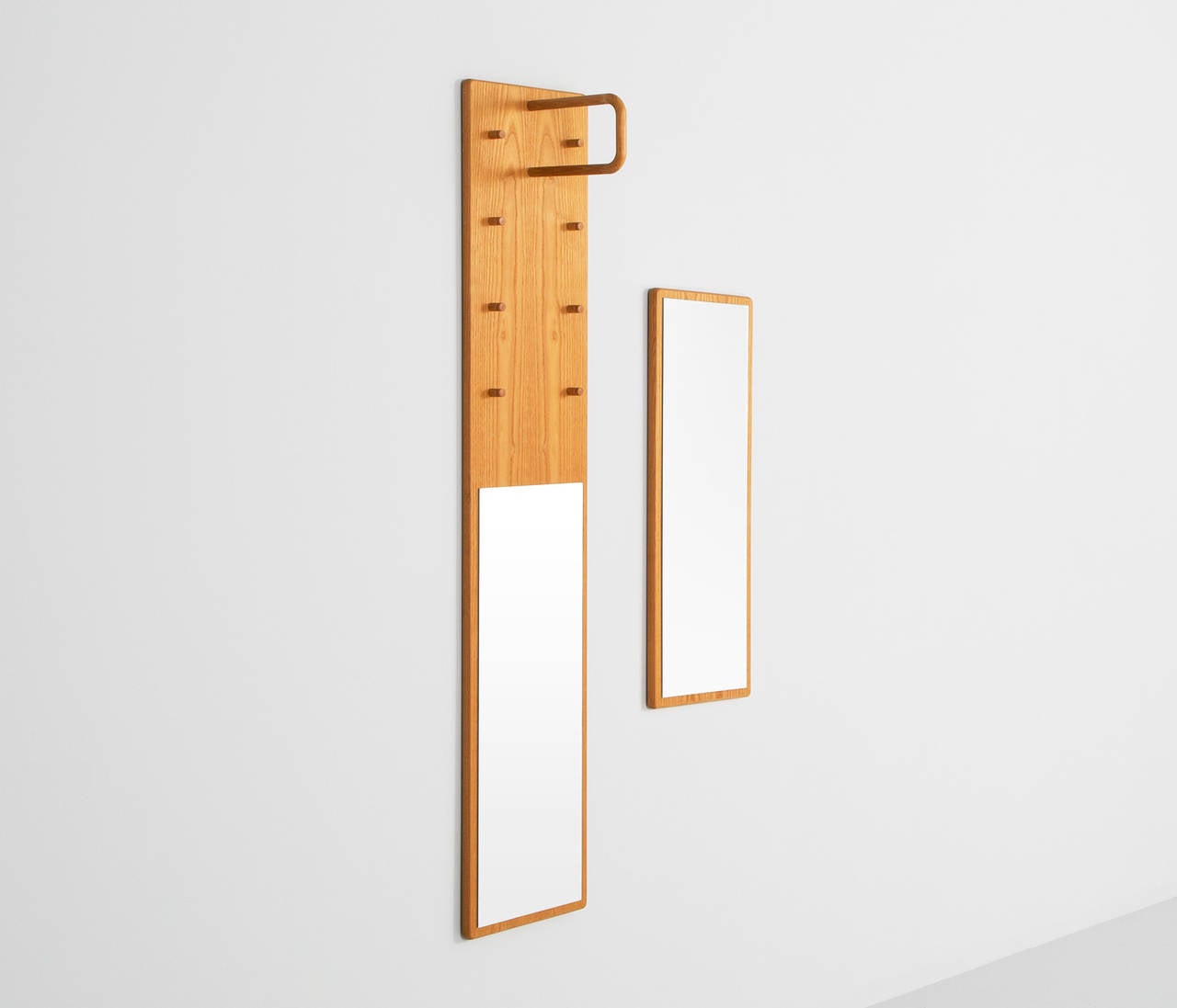 Mirror with coat stand, pine and mirror, Sweden, 1970s

Swedish designed rectangular shaped mirror with a nice coat stand function in pine wood. The design is typical Scandinavian, modest, functional, yet of high quality.
 