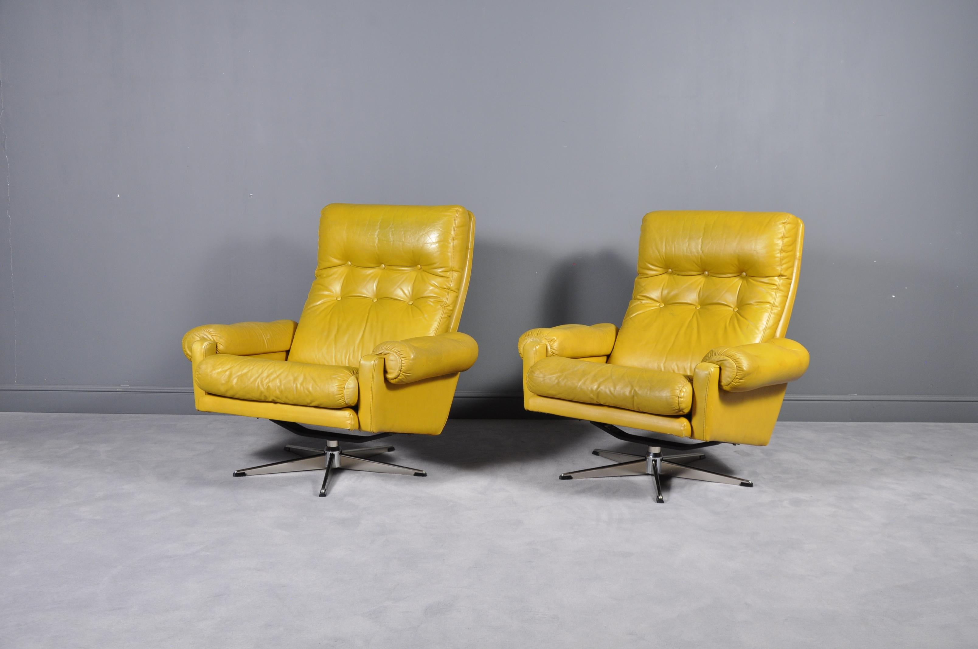 Set of two swivel yellow leather chairs from Lystolet.