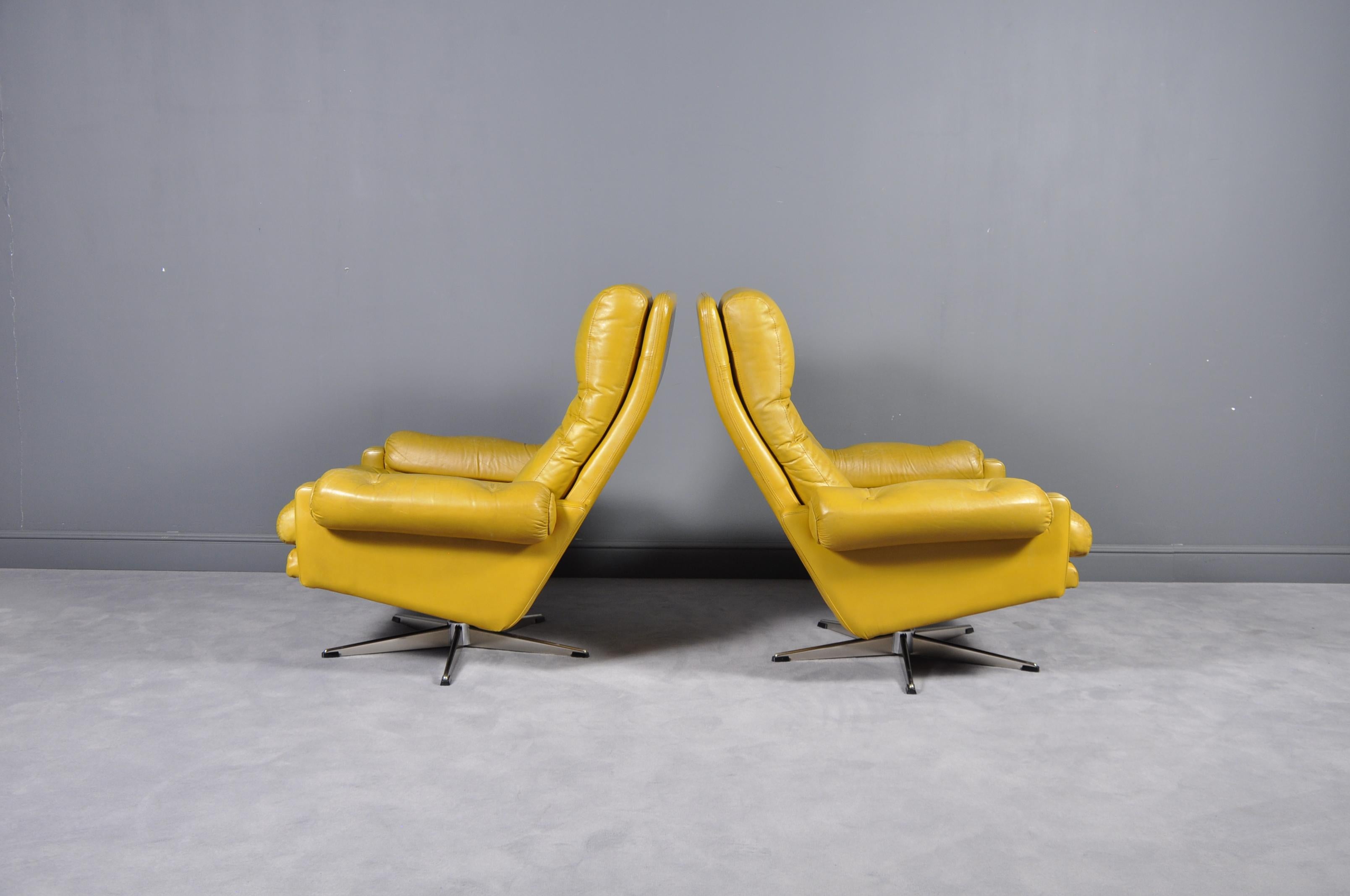 Scandinavian Modern Set of Two Swedish Swivel Chairs from Lystolet, Sweden, 1975