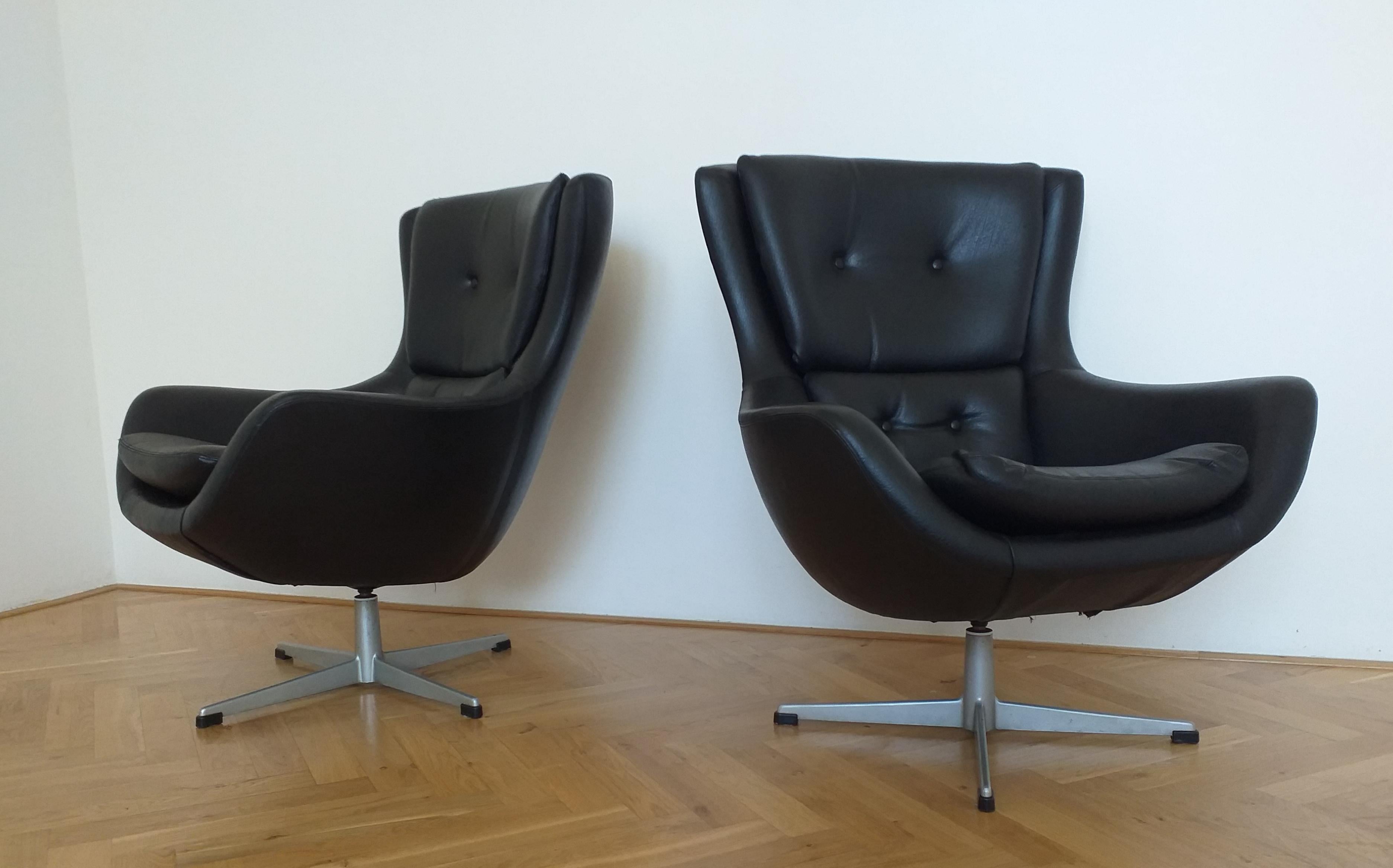 Set of Two Swivel Lounge Armchairs Egg, Kanari, Denmark, 1970s 5