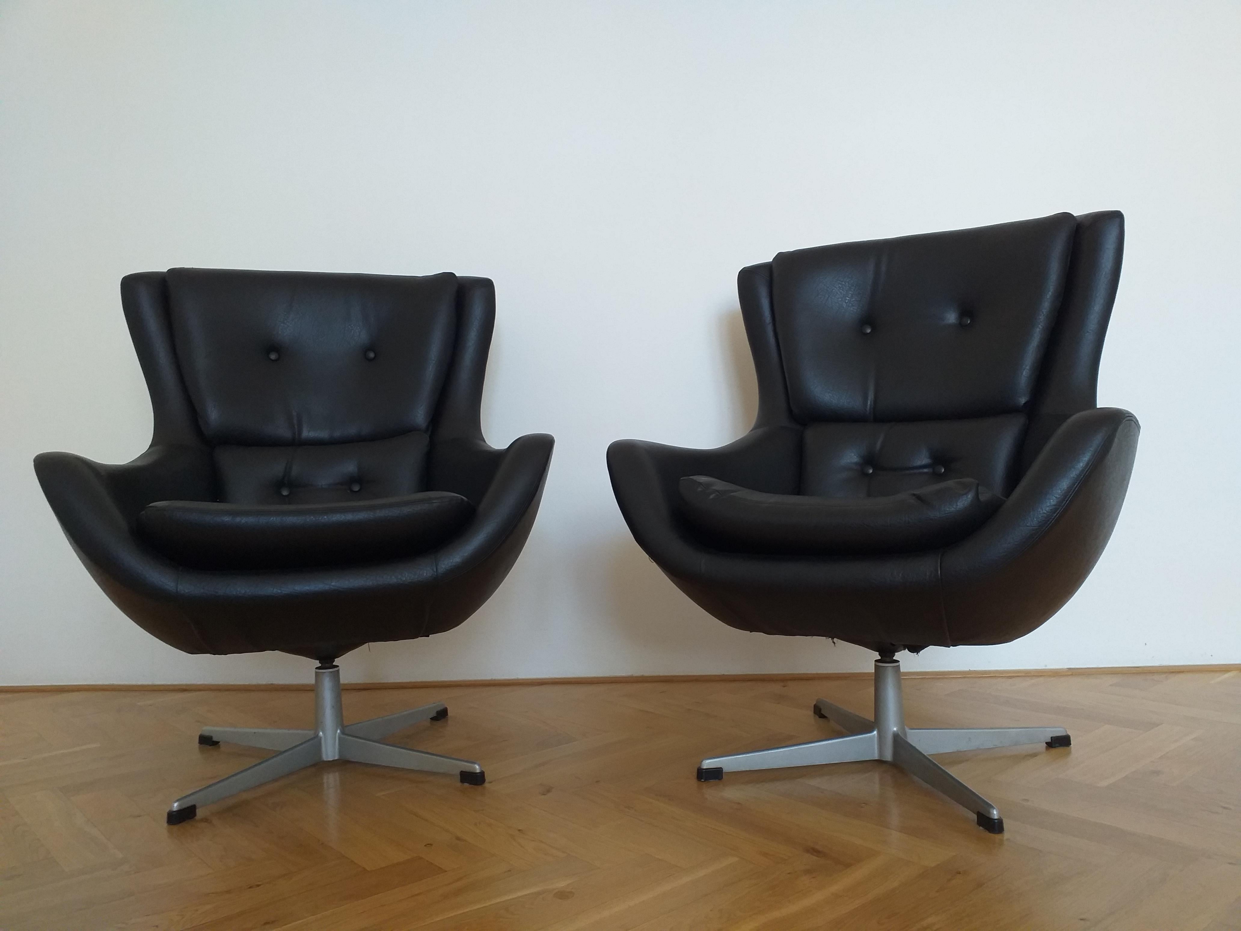 Set of Two Swivel Lounge Armchairs Egg, Kanari, Denmark, 1970s In Good Condition In Praha, CZ