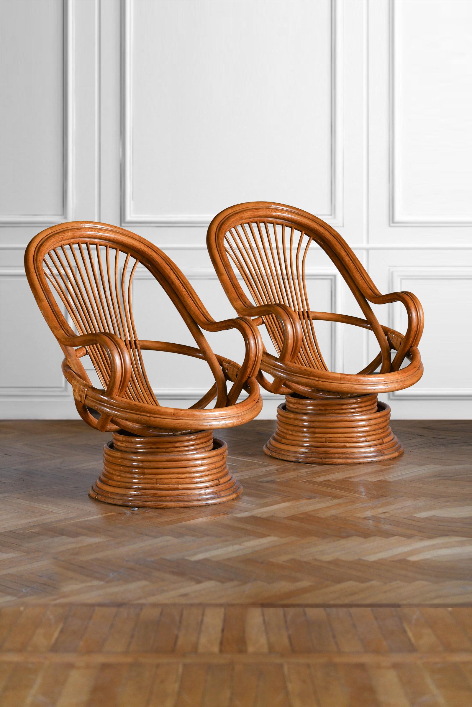 Italian Set of two Swivel Rattan Armchairs with Coffee Table, Italy 1960s For Sale