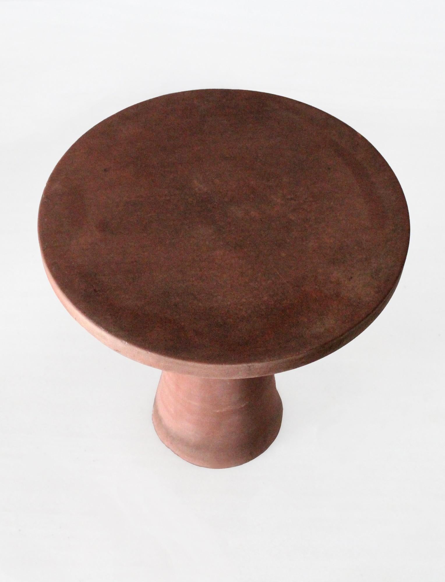 Hand-Carved Set of Two Tabla Tables in Agra Red Stone Handcrafted in India by Paul Mathieu For Sale