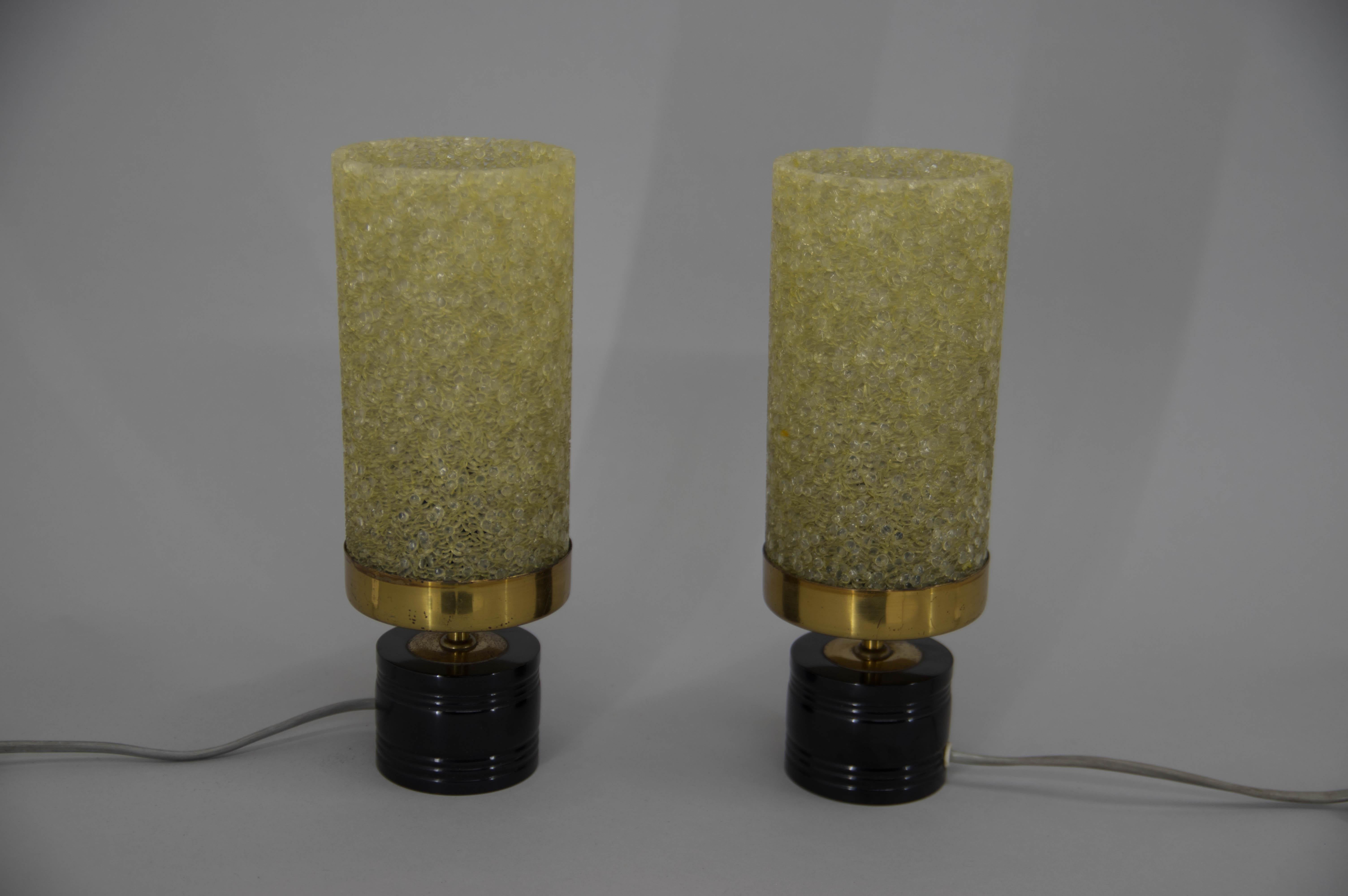 Table lamps made of metal, brass and resin
Measures: 1x40W, E25-E27 bulbs
US plug adapter included.