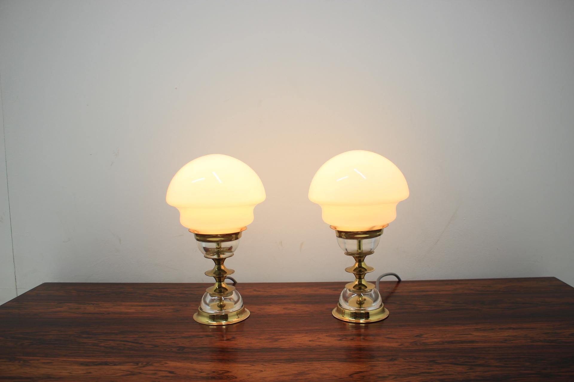 Set aus zwei Tischlampen von Jabloneck Sklrny, 1980er Jahre (Moderne der Mitte des Jahrhunderts) im Angebot
