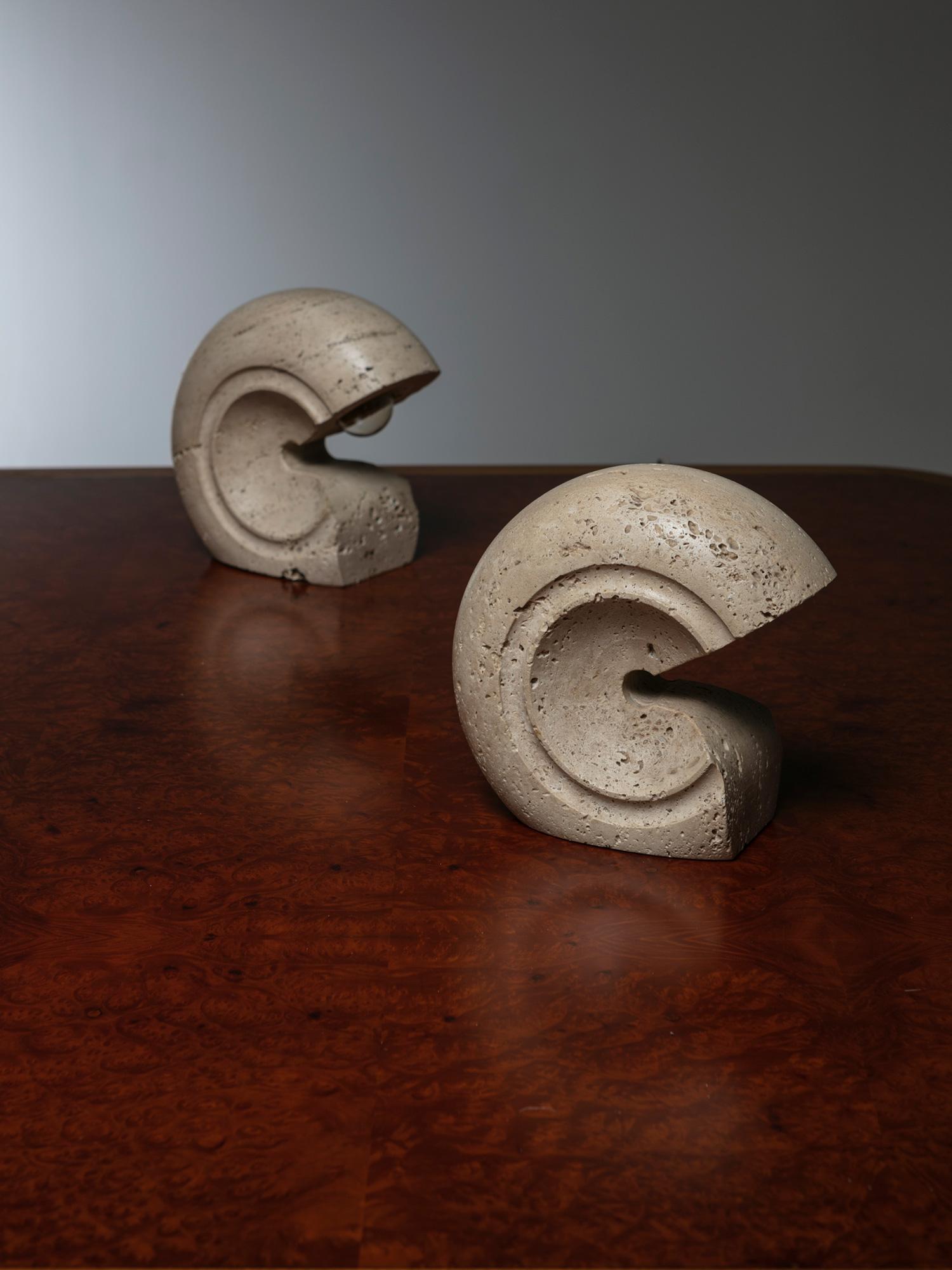 Pair of table lamps by Giuliano Cesari for Sormani
Piece composed carving a solid travertine block.