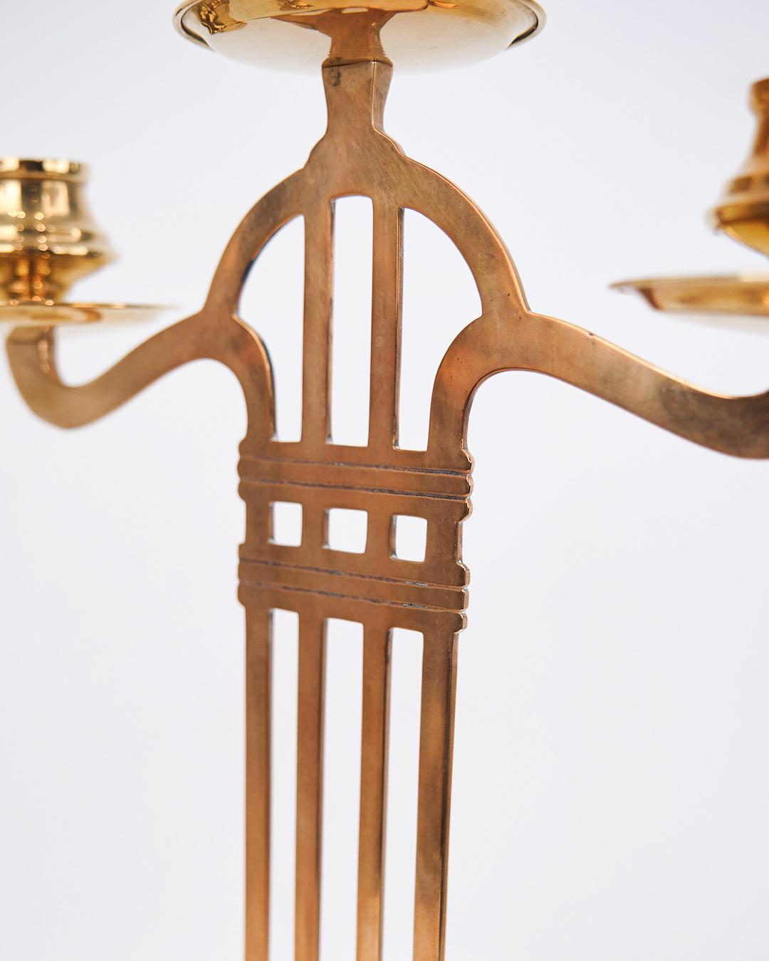 Set di due candelieri alti a tre braccia in ottone in stile Art Nouveau In condizioni buone in vendita a Lejre, DK