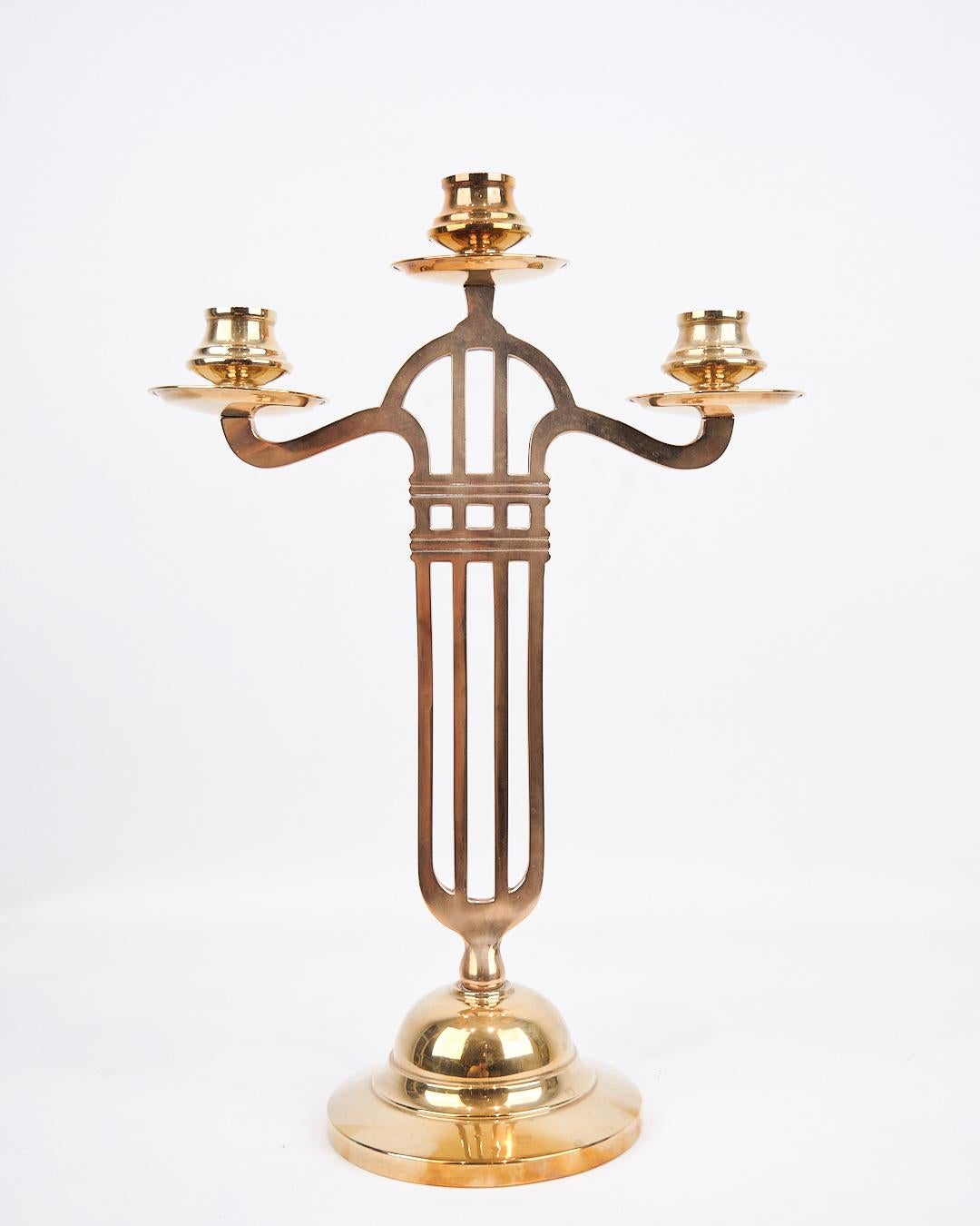 Set di due candelieri alti a tre braccia in ottone in stile Art Nouveau in vendita 3