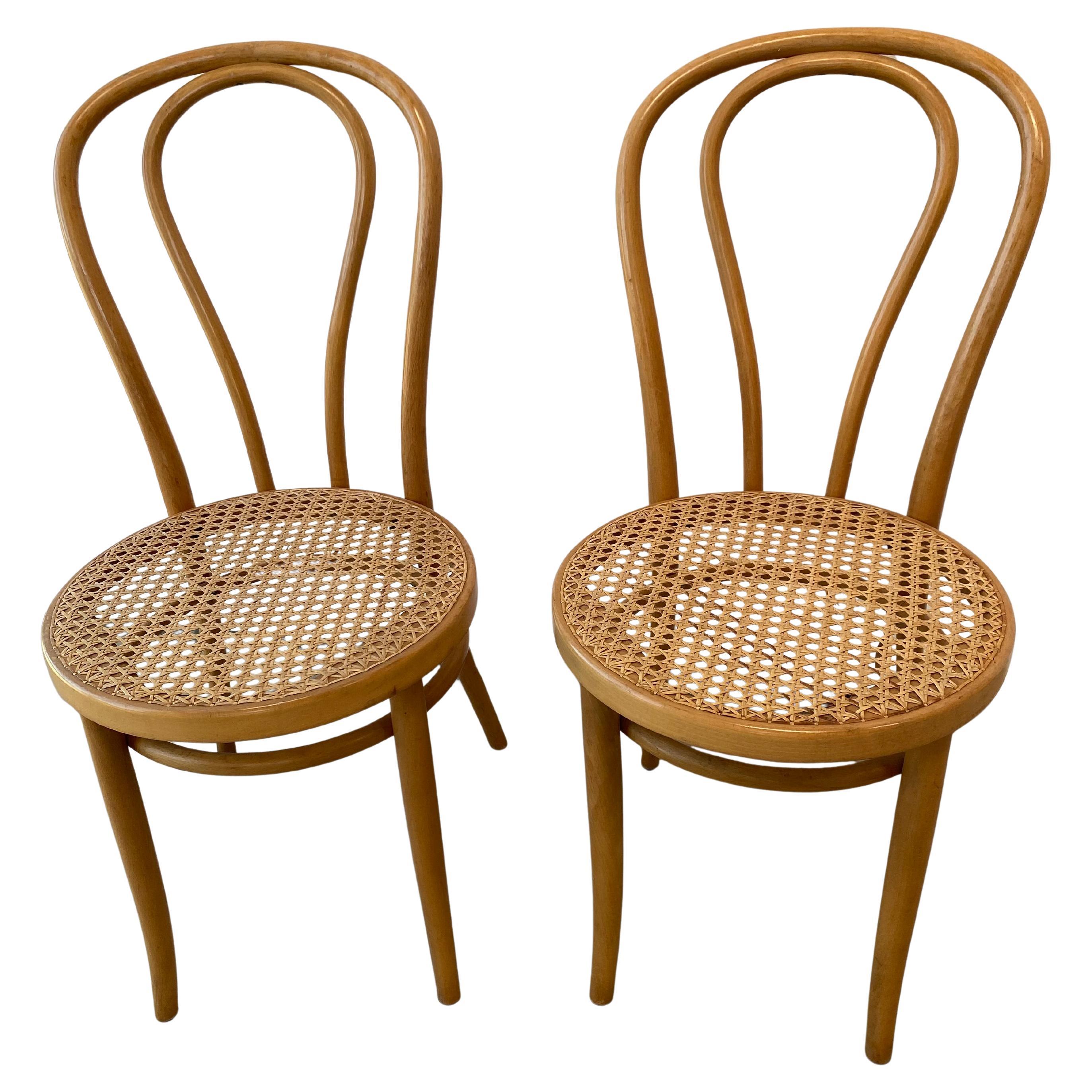 Ensemble de deux chaises en bois courbé Thonet n° 18 par ZPM Radomsko, Pologne, années 1960