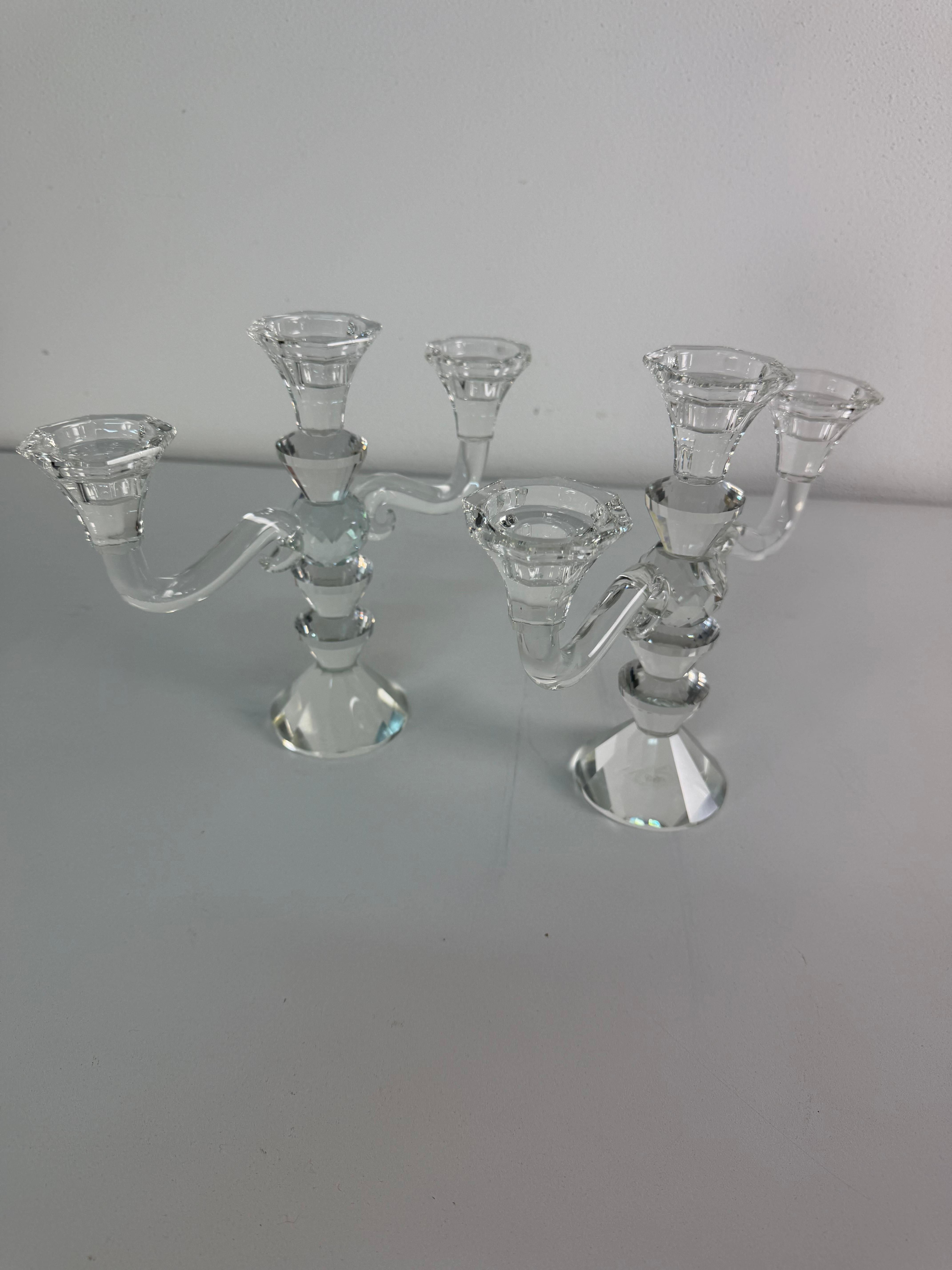 Set di due candelabri a tre luci in cristallo sfaccettato, con scatole regalo, anni '80 in vendita 4