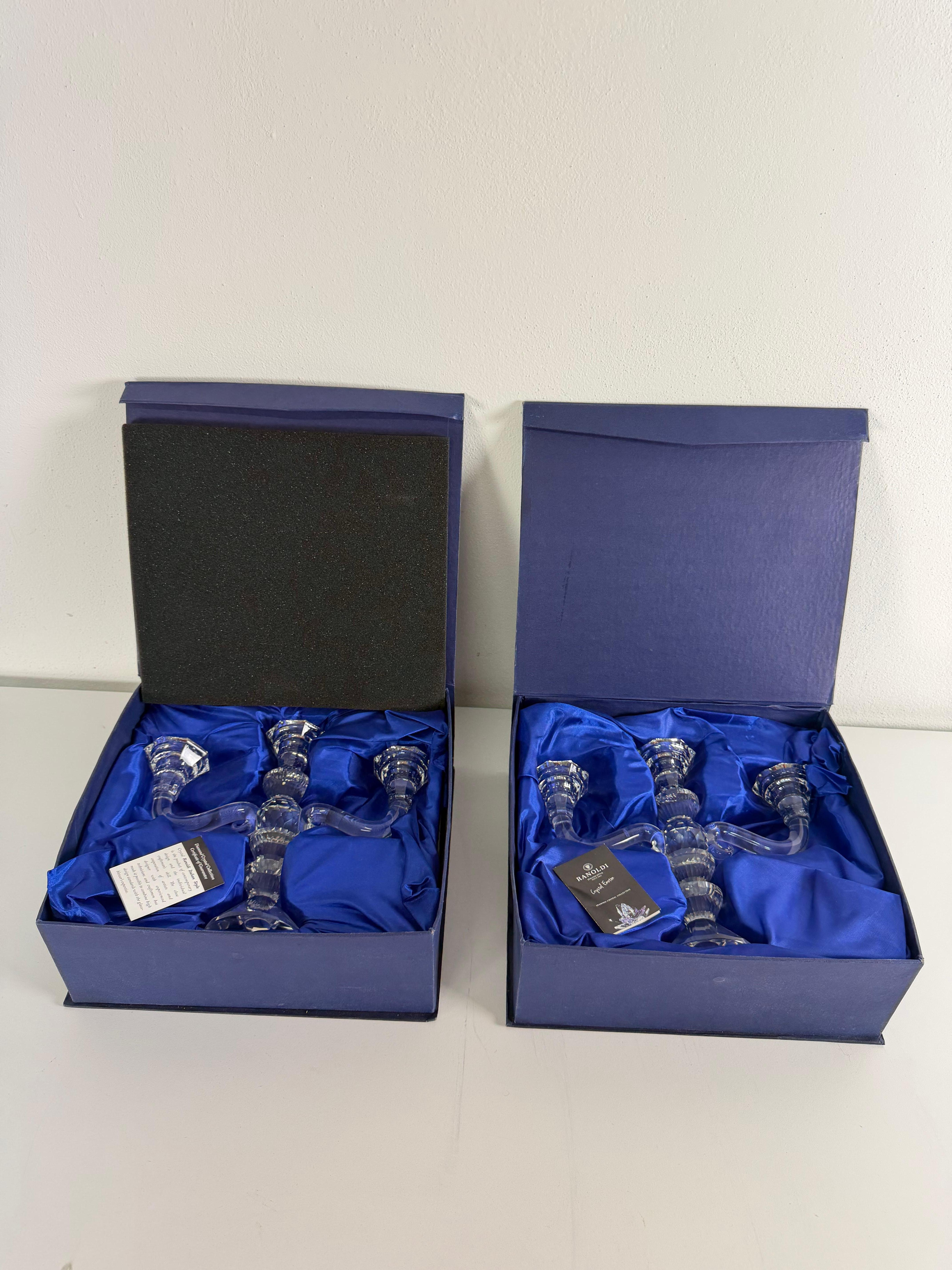 Set di due candelabri a tre luci in cristallo sfaccettato, con scatole regalo, anni '80 in vendita 10