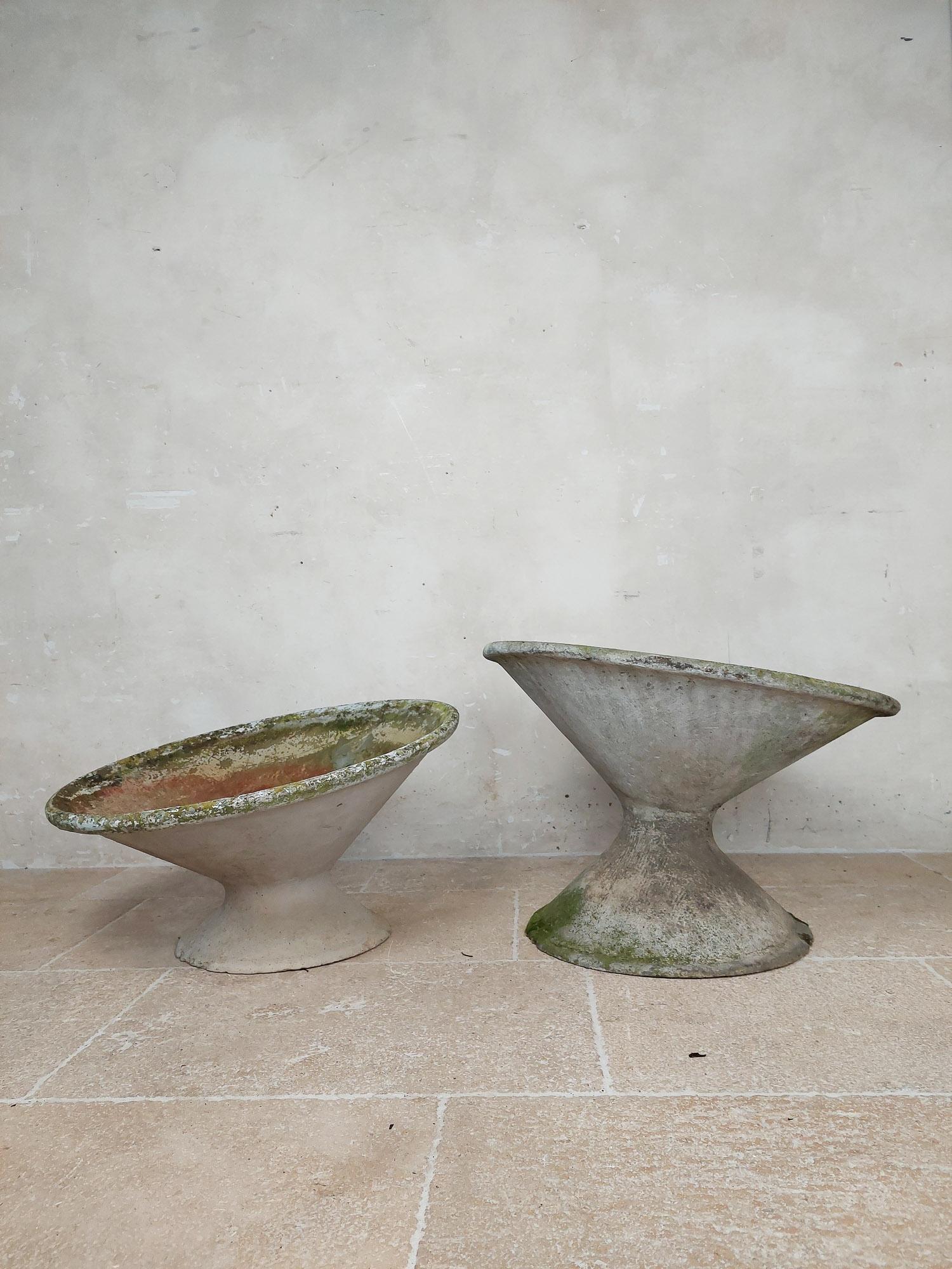 Set of Two Tilted Concrete Planters by the Swiss Architect Willy Guhl 1950s For Sale 11
