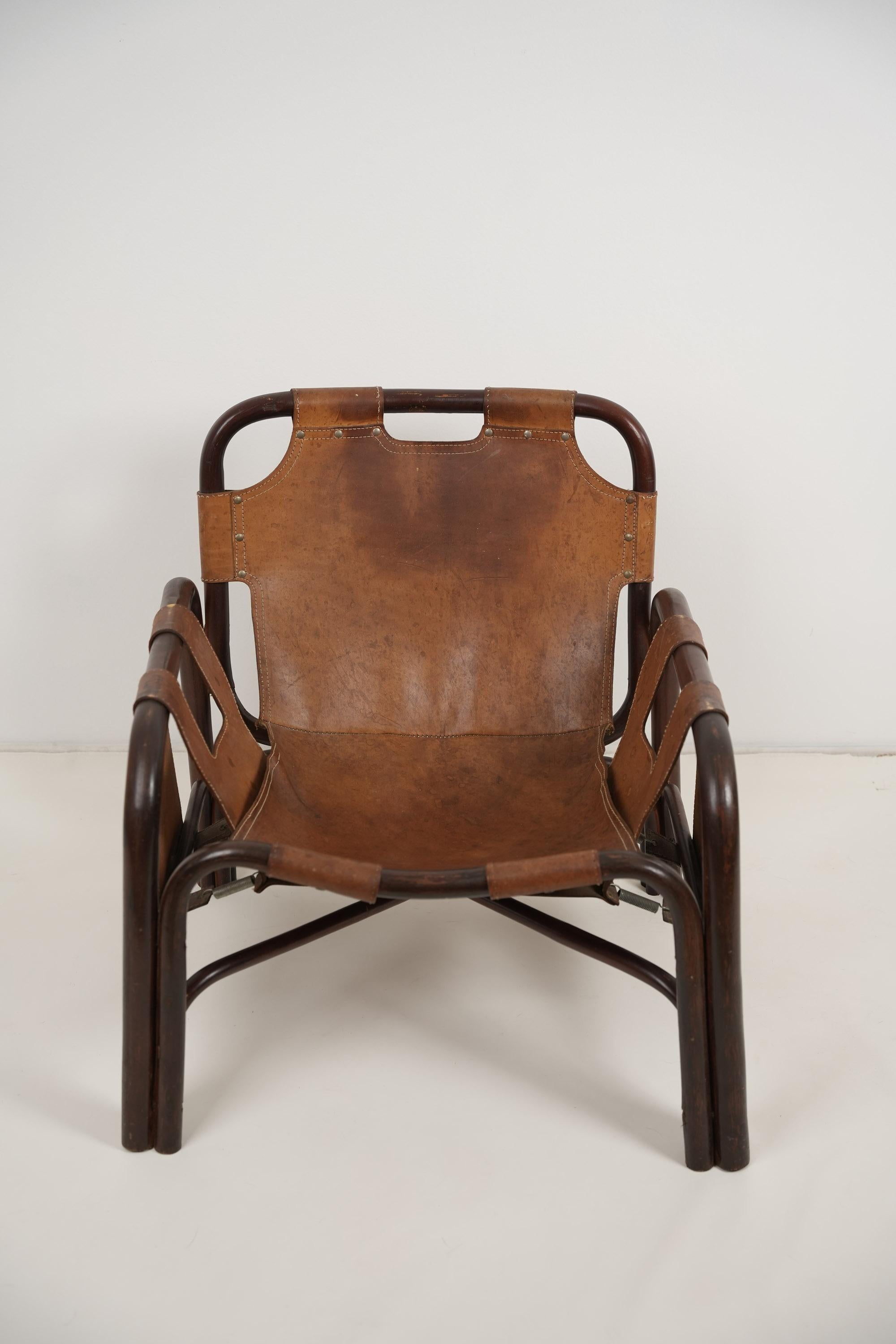 Italian Set Of Two Tito Agnoli Longue Chairs for Bonacina For Sale