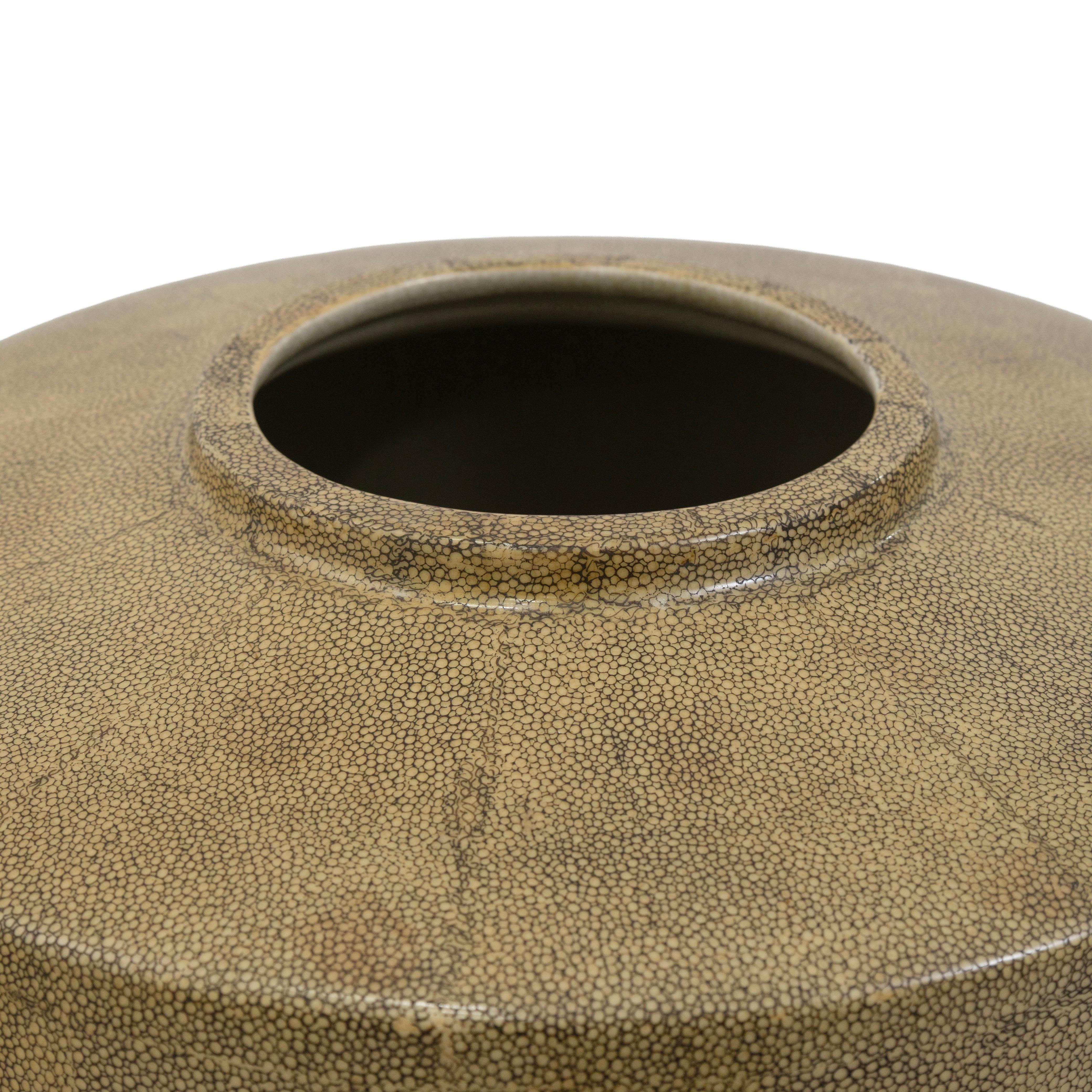 20th Century Set of Two Tozai Textured Cylindrical Lidded Vessels For Sale