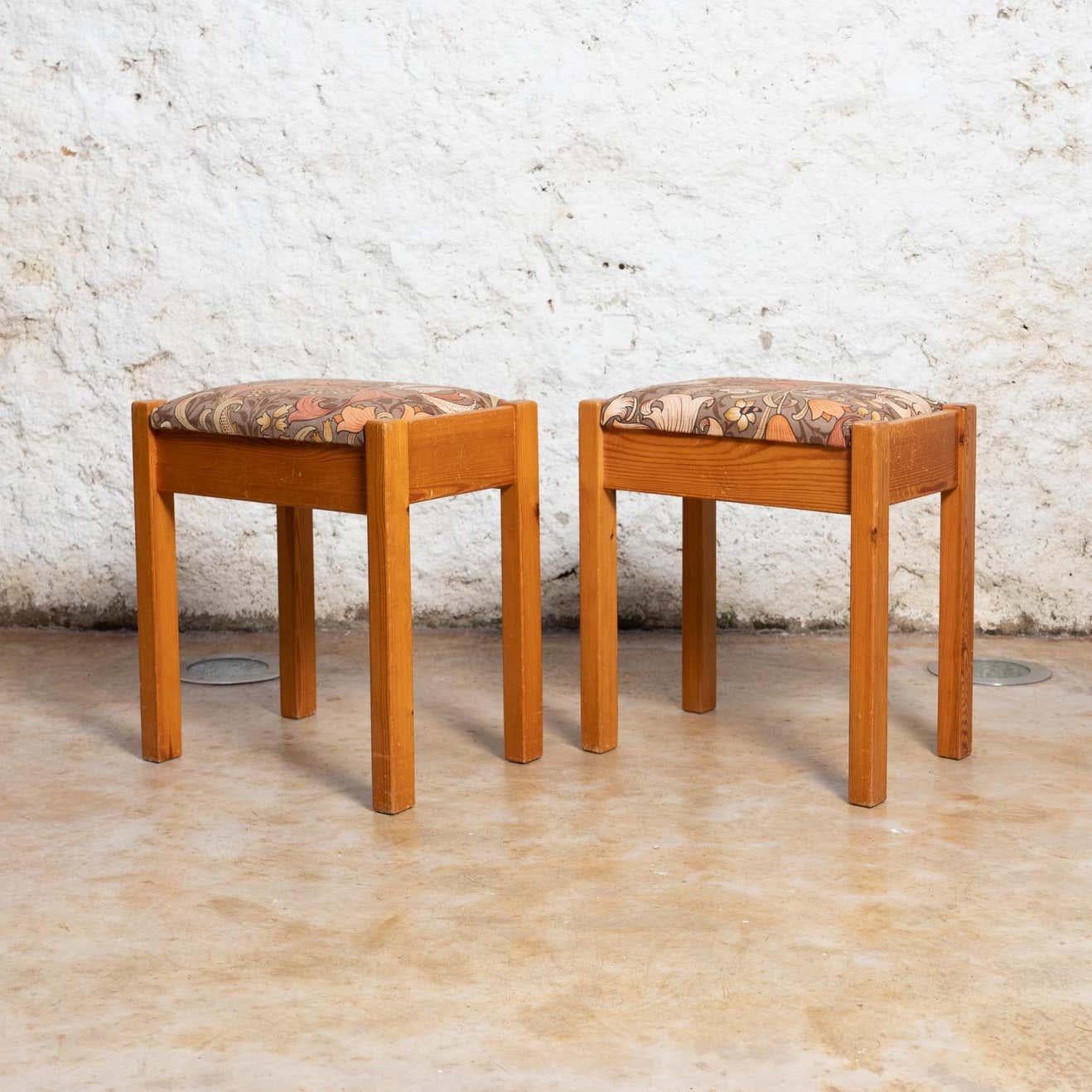 Set of Two Traditional Catalan Pine Stools in Original Fabric, circa 1960 For Sale 4