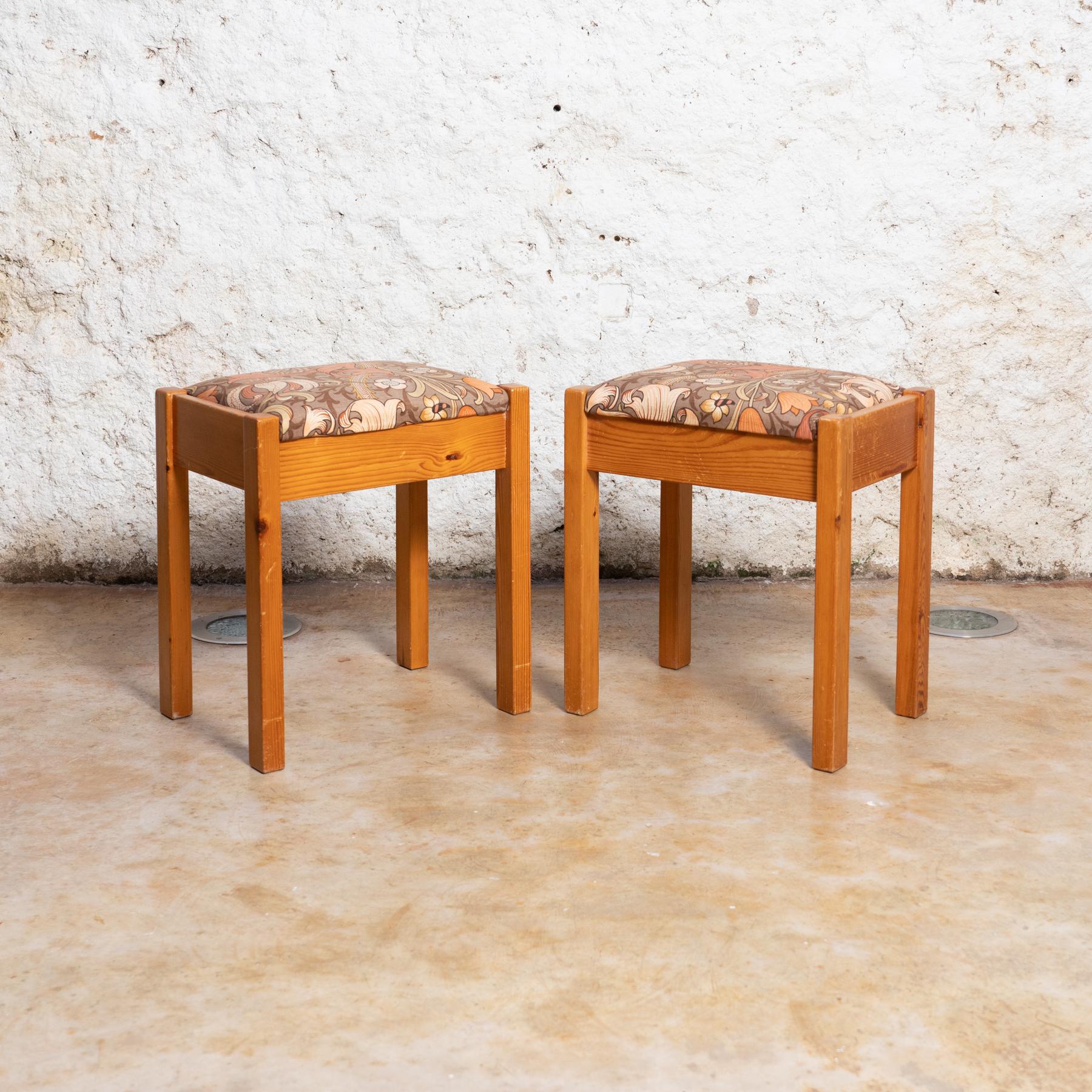 Set of Two Traditional Catalan Pine Stools in Original Fabric, circa 1960 4