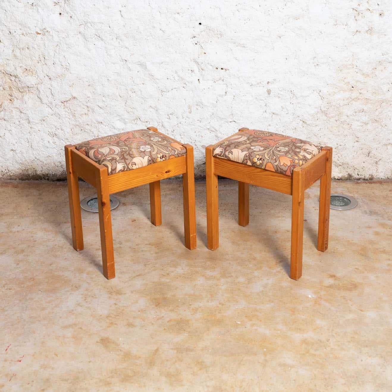 Set of Two Traditional Catalan Pine Stools in Original Fabric, circa 1960 For Sale 5