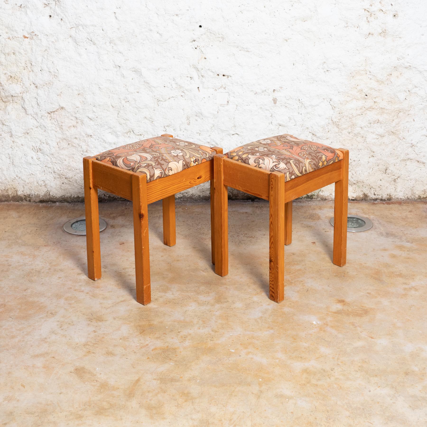 Set of Two Traditional Catalan Pine Stools in Original Fabric, circa 1960 7